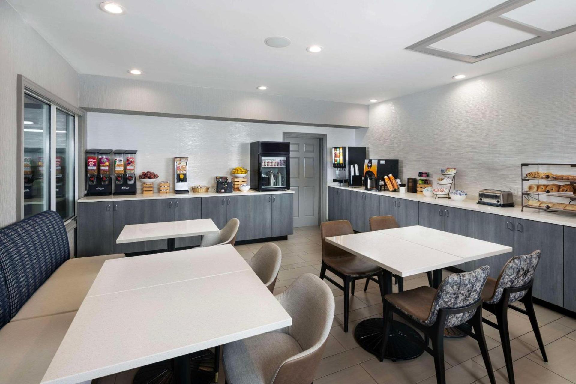 La Quinta Inn & Suites by Wyndham Downtown Asheville photo 44