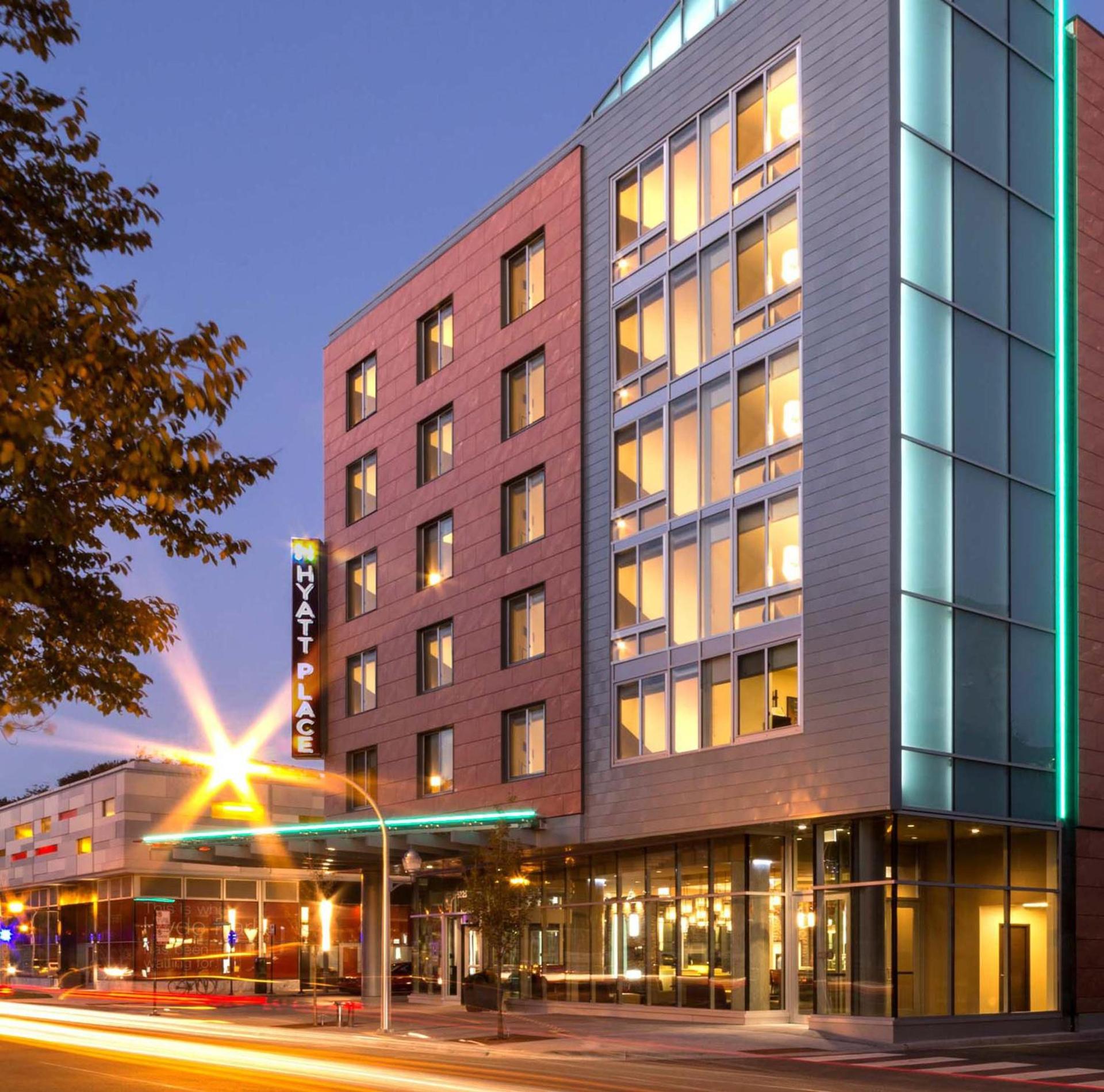 Hyatt Place Chicago-South/University Medical Center photo 1