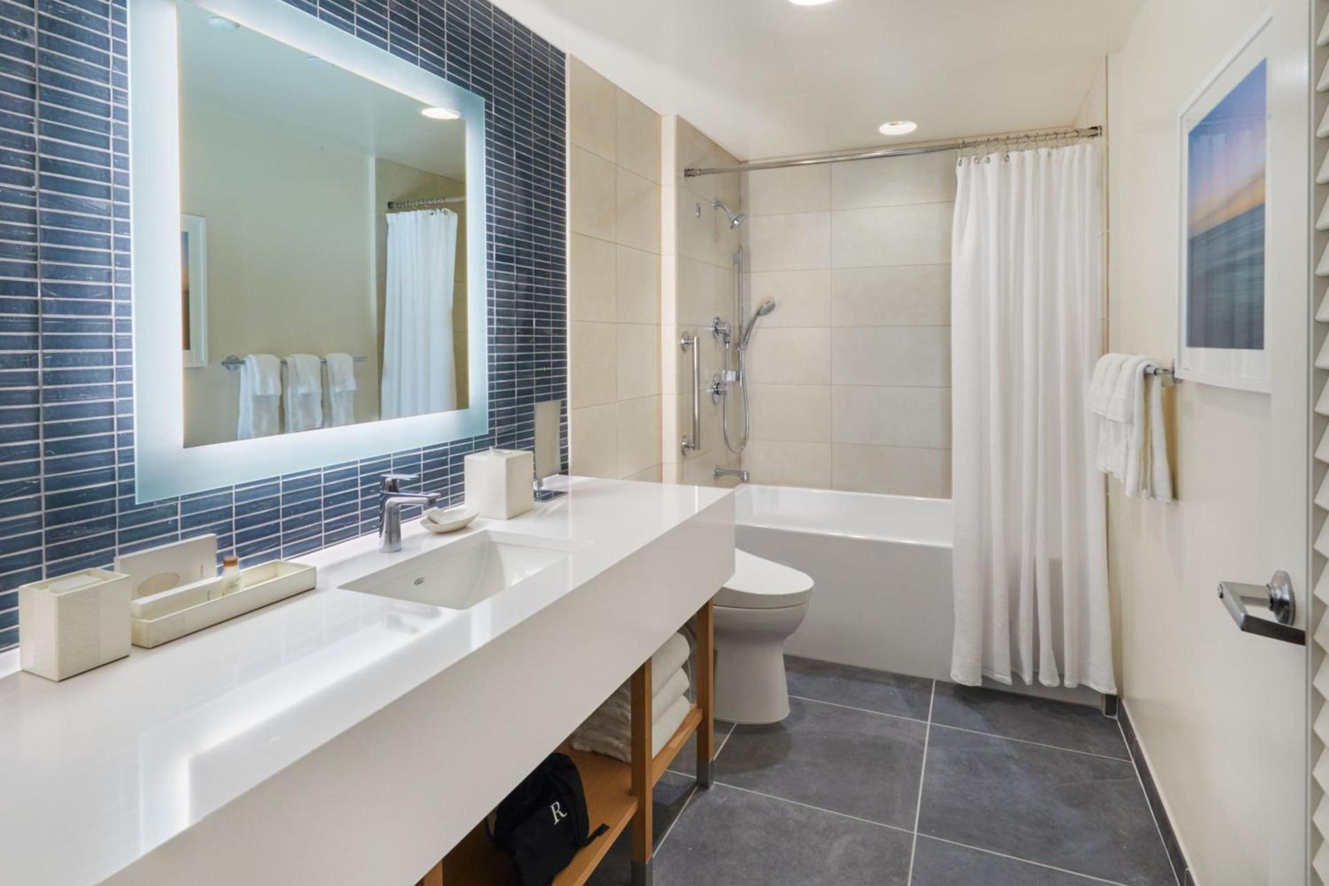 Renaissance Honolulu Hotel & Spa photo 54