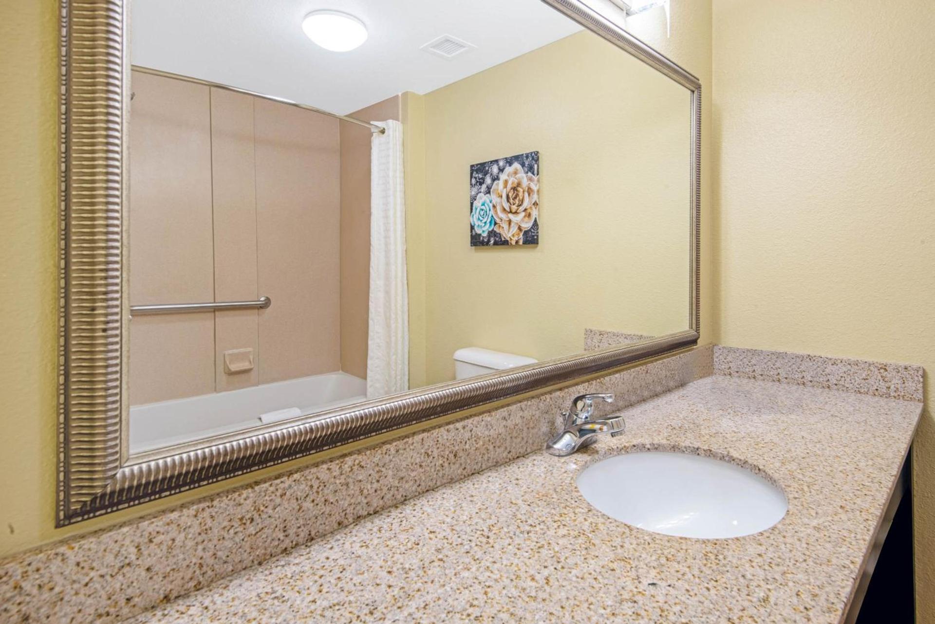 La Quinta by Wyndham Lawton / Fort Sill photo 46