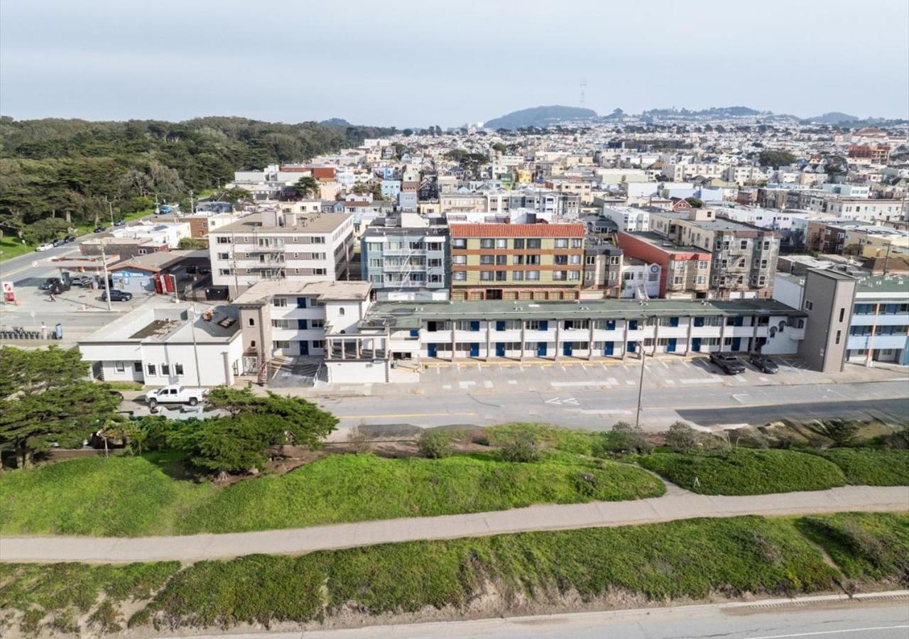 Motel 6 San Francisco, CA Great Highway photo 1
