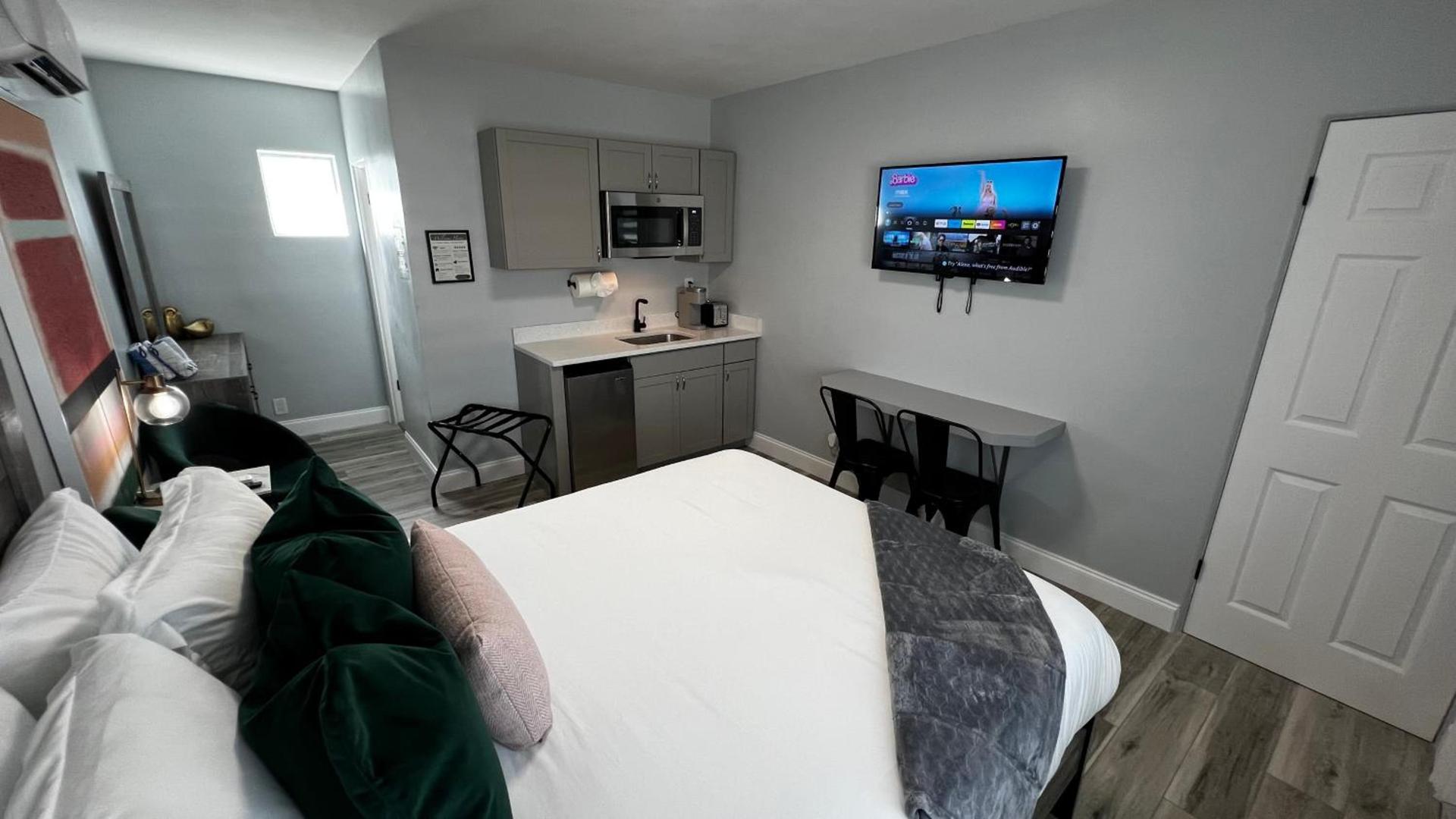Oceano Suites Daytona Beach photo 17