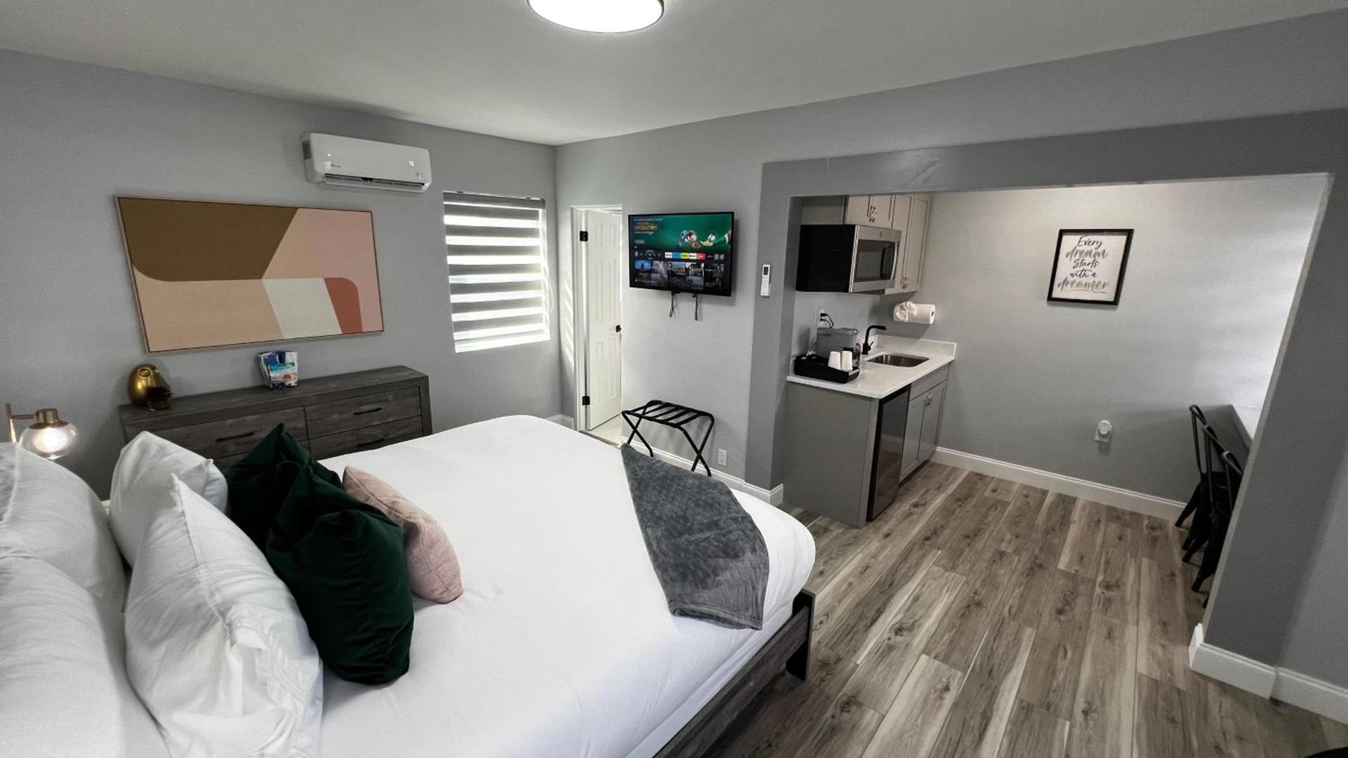 Oceano Suites Daytona Beach photo 24