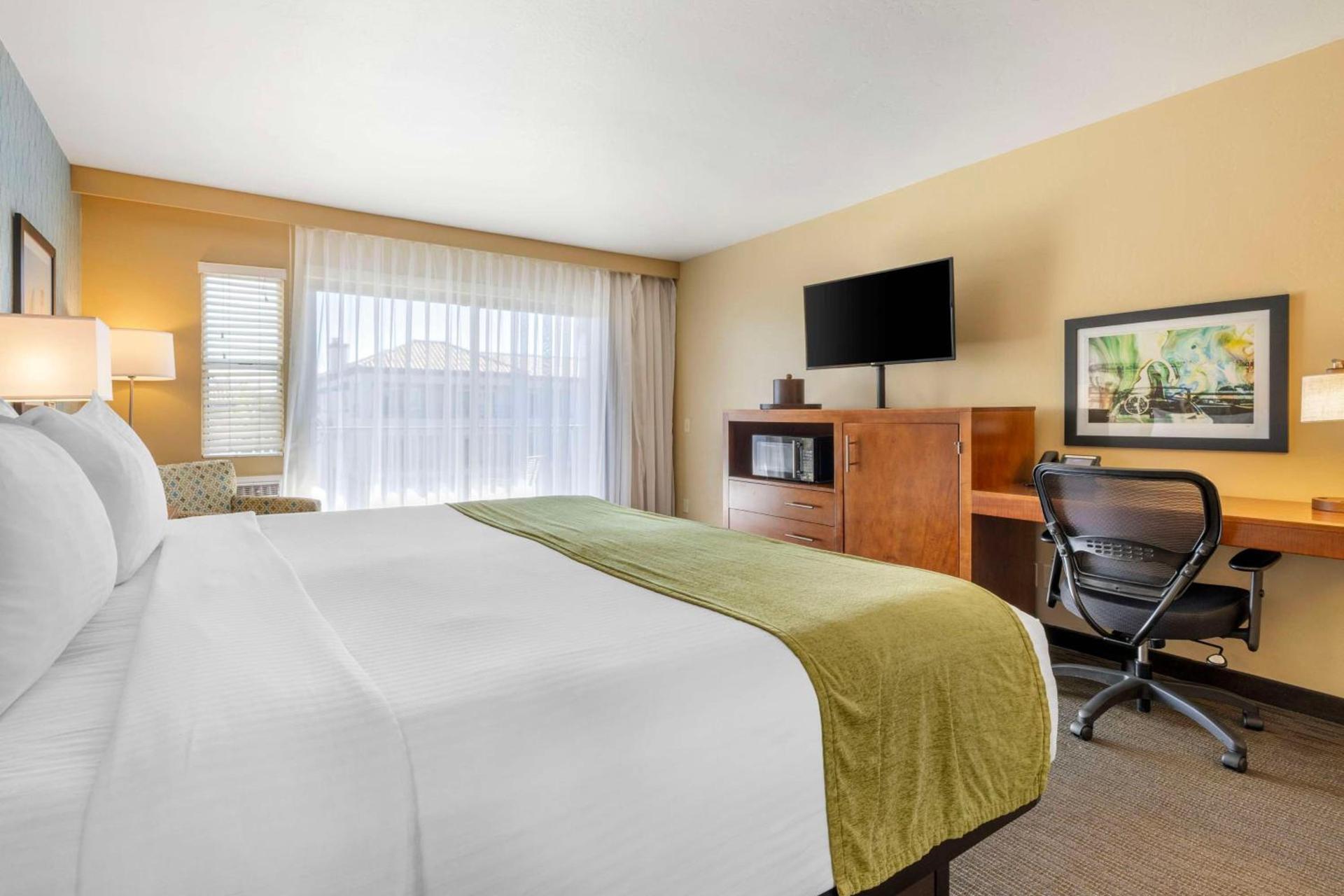 Best Western Plus Beach View Lodge Carlsbad photo 25