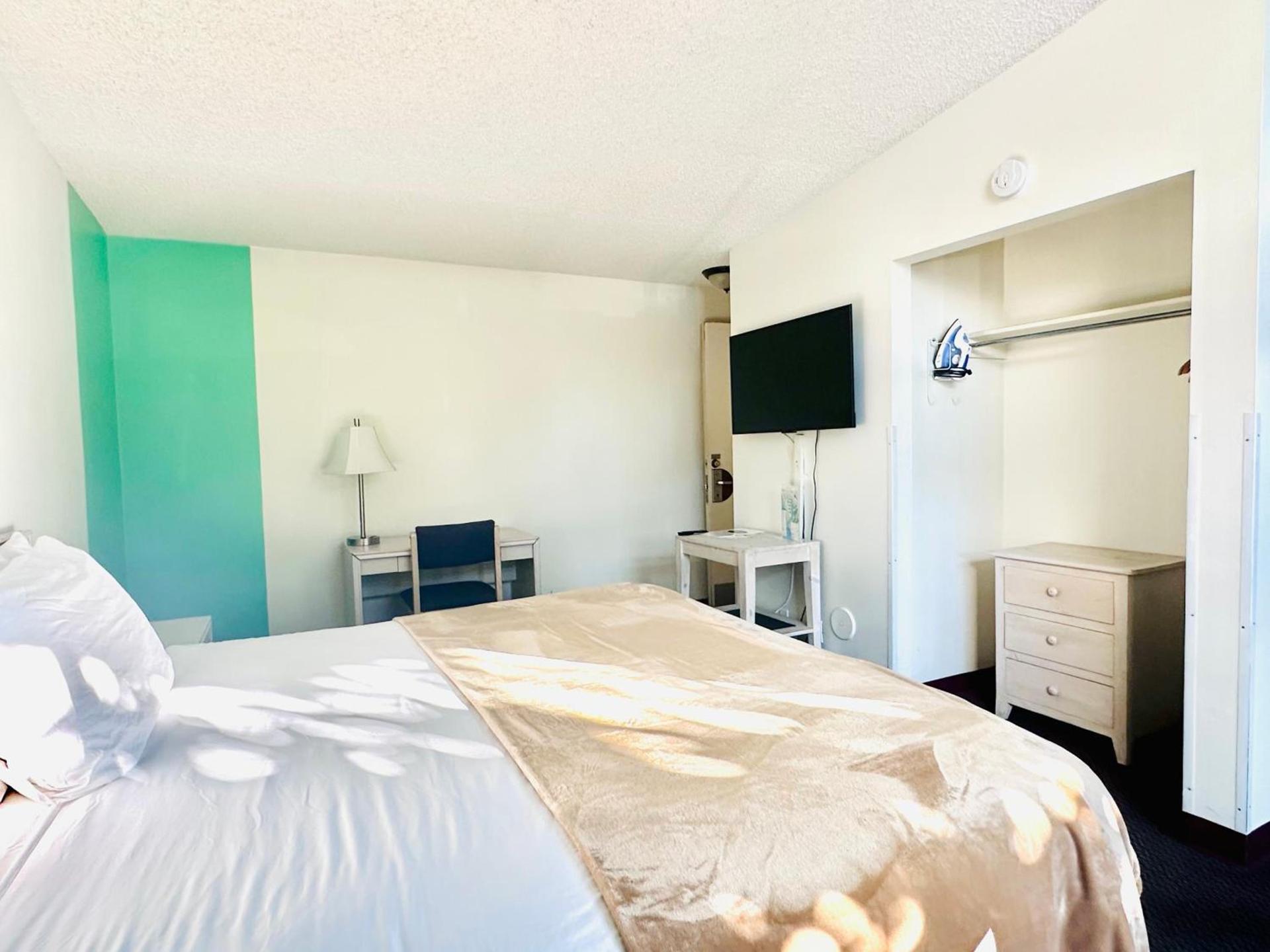 Foghorn Harbor Inn photo 21