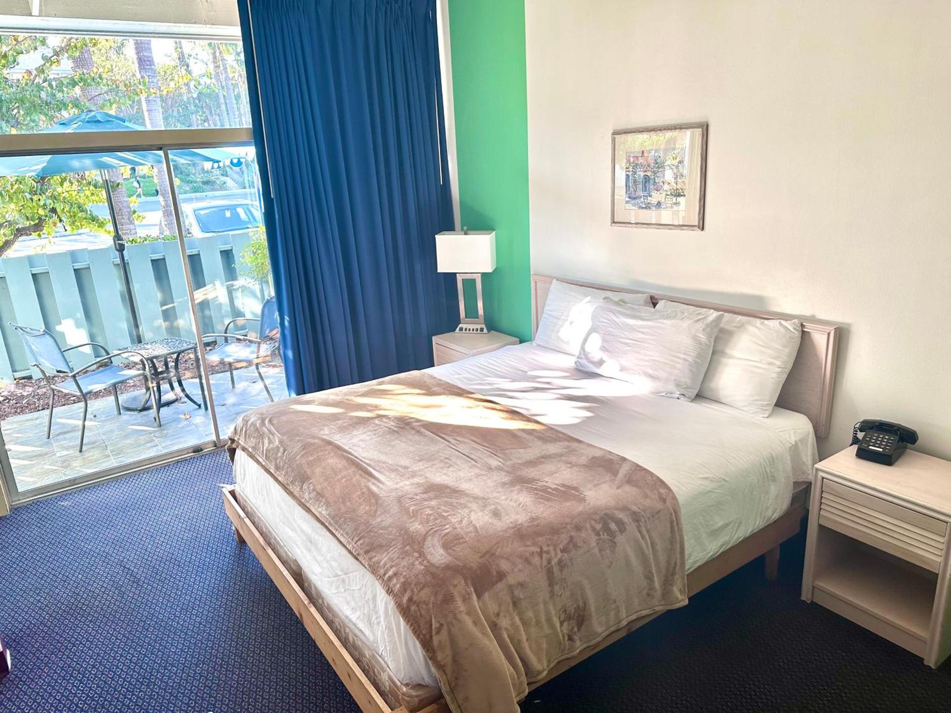 Foghorn Harbor Inn photo 3