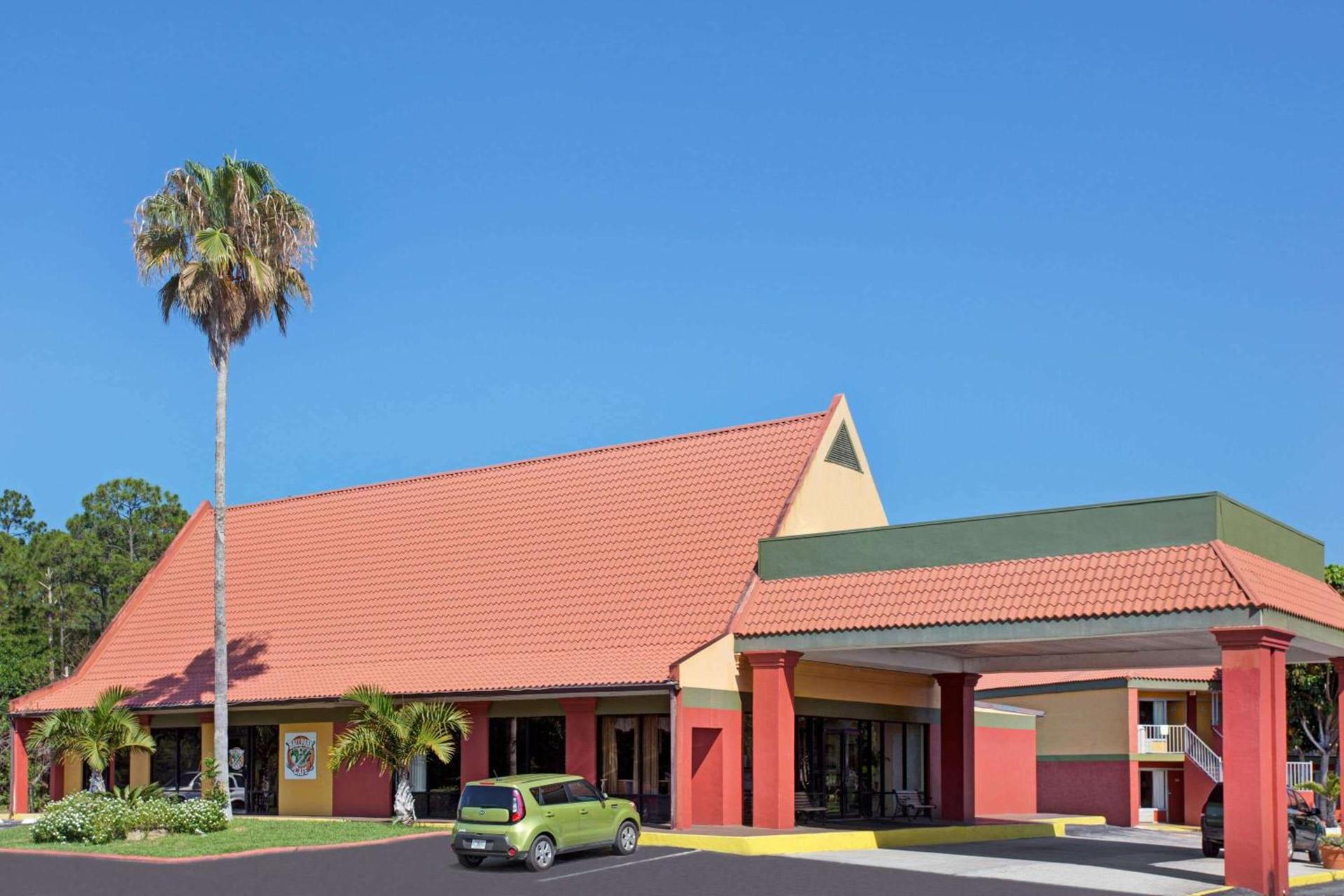Days Inn by Wyndham Cocoa Cruiseport West At I-95/524 — hotel in Cocoa