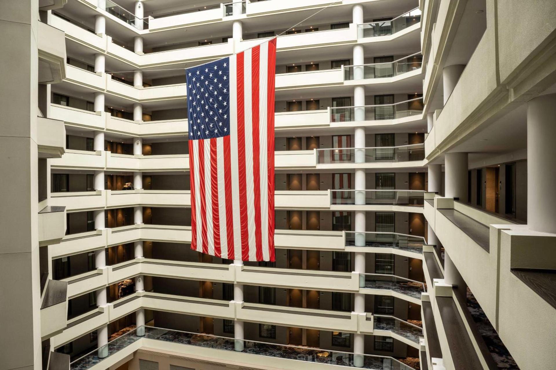 Embassy Suites by Hilton Crystal City National Airport photo 6