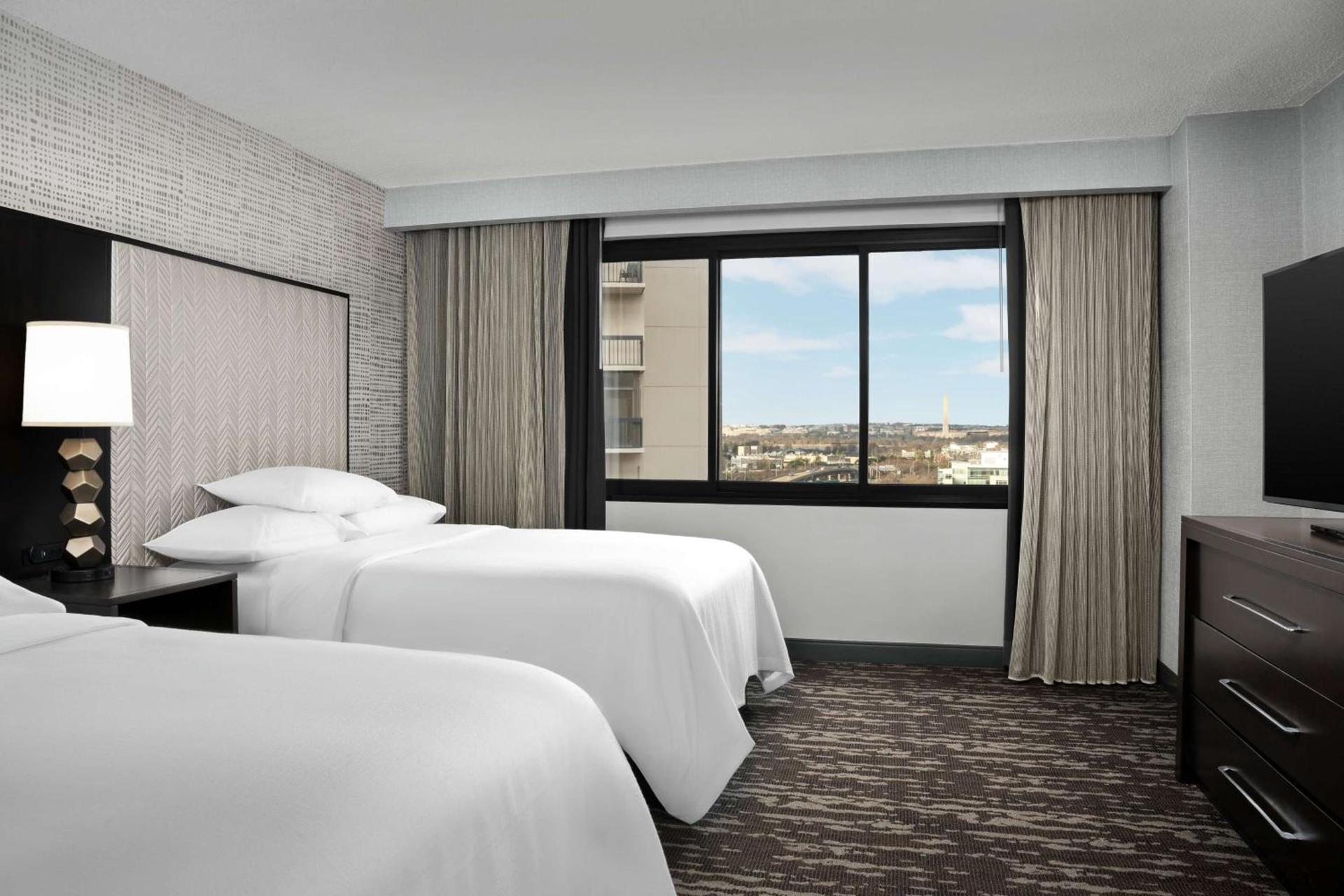 Embassy Suites by Hilton Crystal City National Airport photo 26