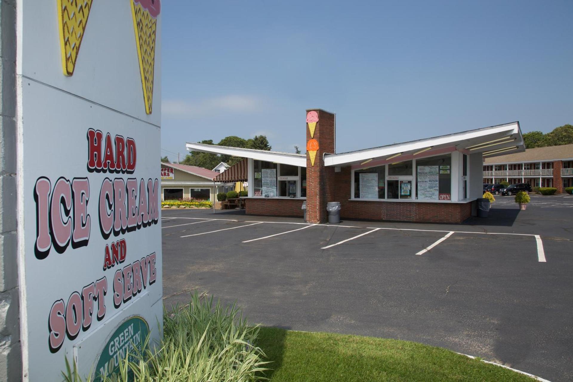Holiday Hill Inn & Suites photo 68