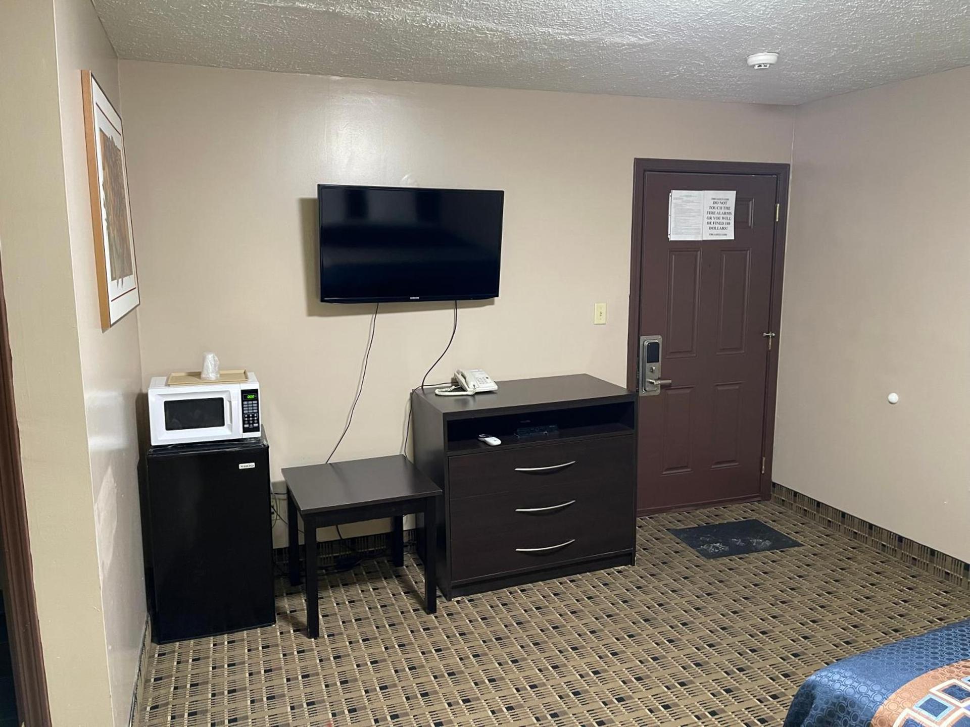 Economy Inn & Suites photo 27