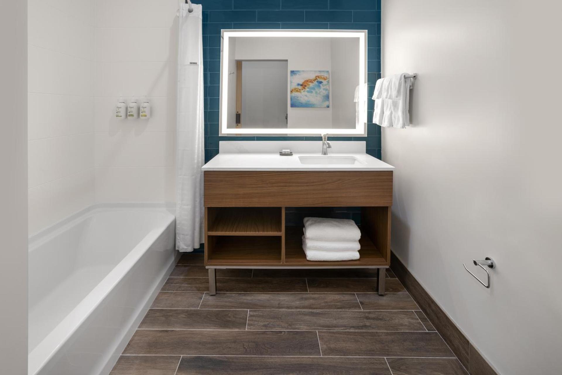 La Quinta Inn & Suites by Wyndham Williston Burlington photo 15