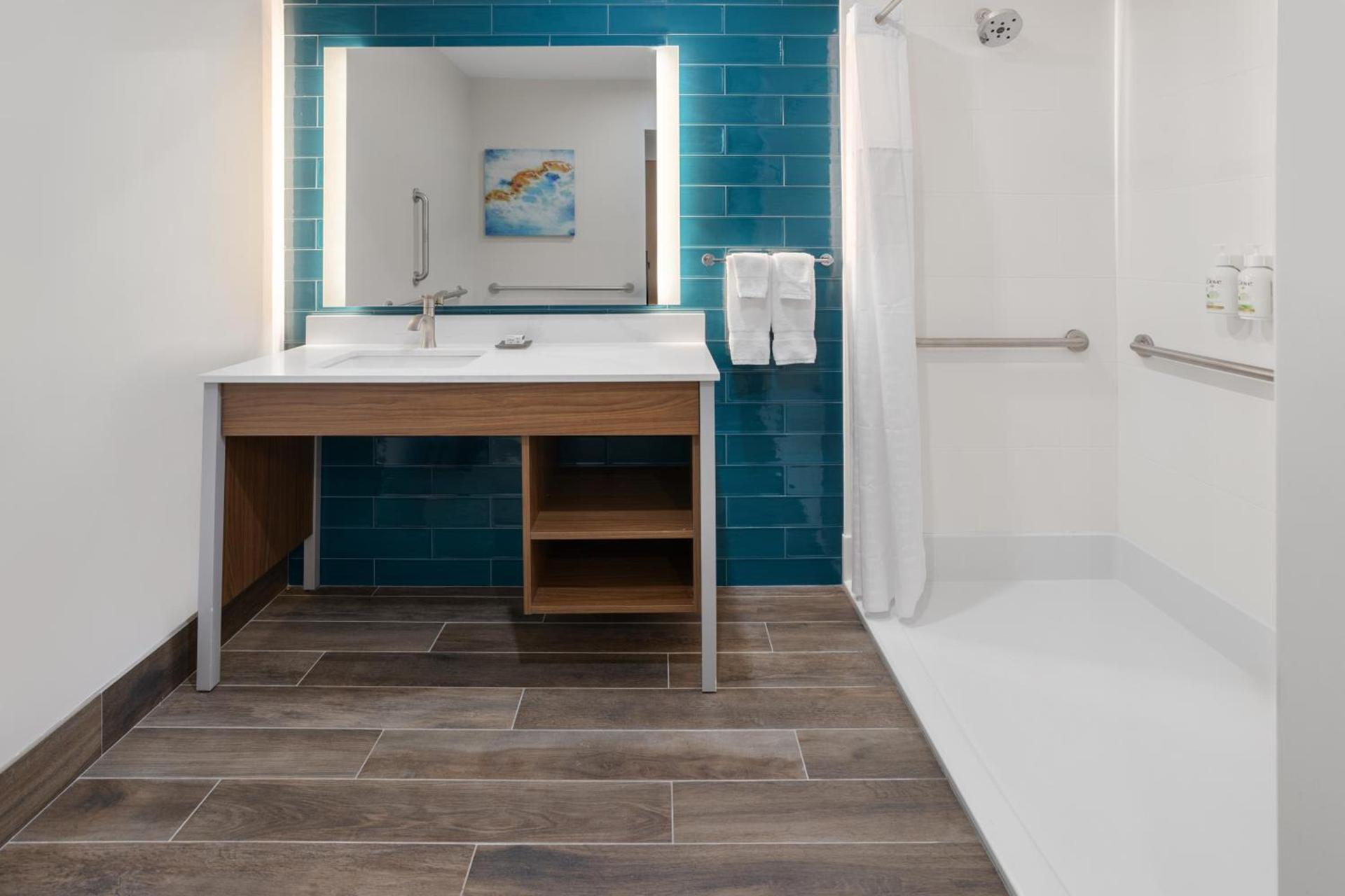 La Quinta Inn & Suites by Wyndham Williston Burlington photo 18