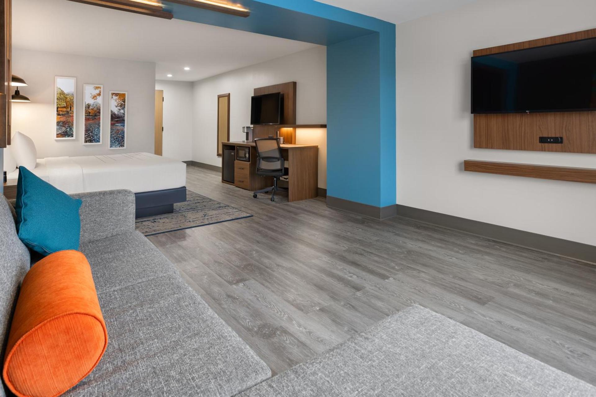 La Quinta Inn & Suites by Wyndham Williston Burlington photo 22
