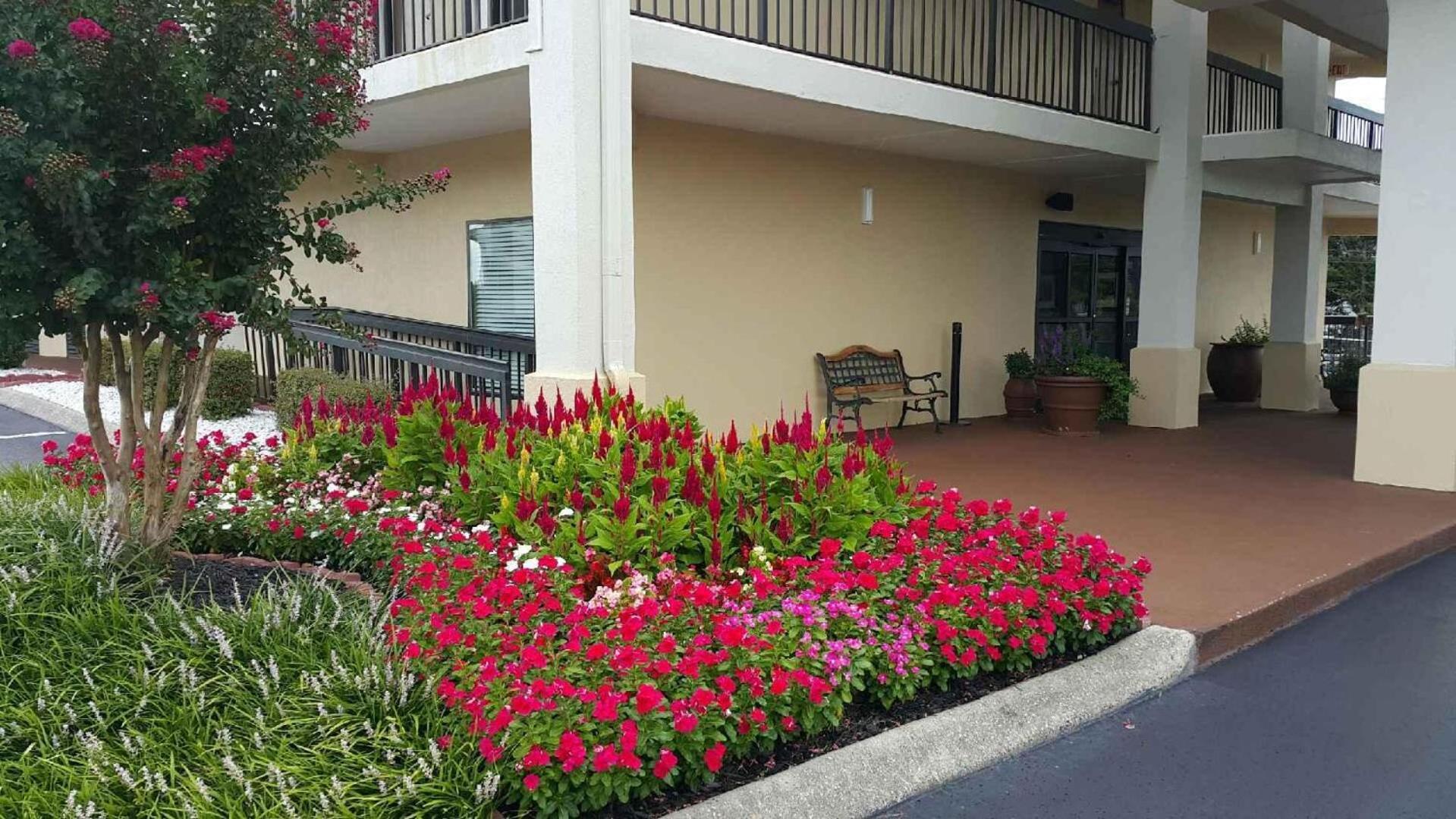 Super 8 by Wyndham Calhoun photo 31