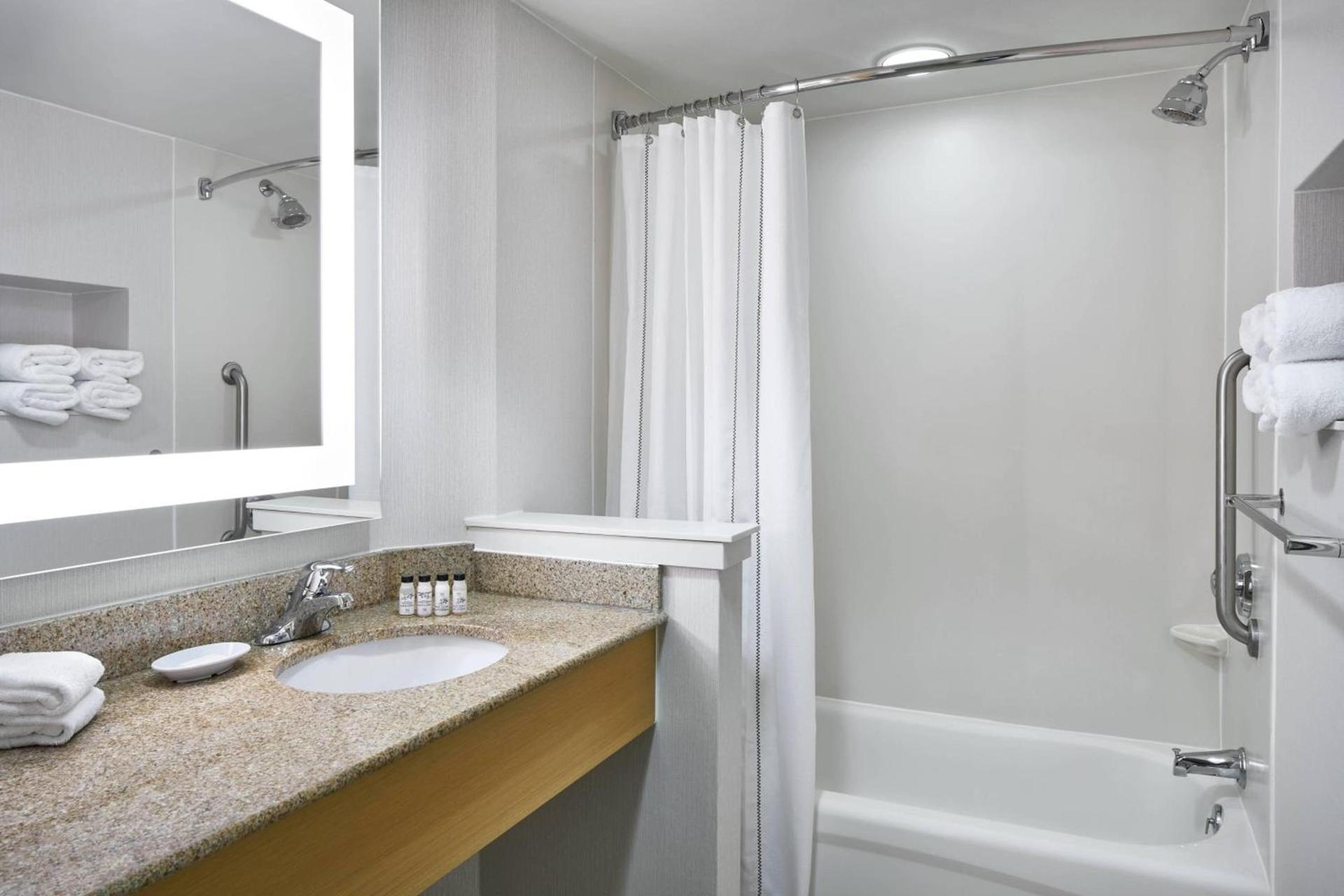 Delta Hotels by Marriott Norfolk Airport photo 12
