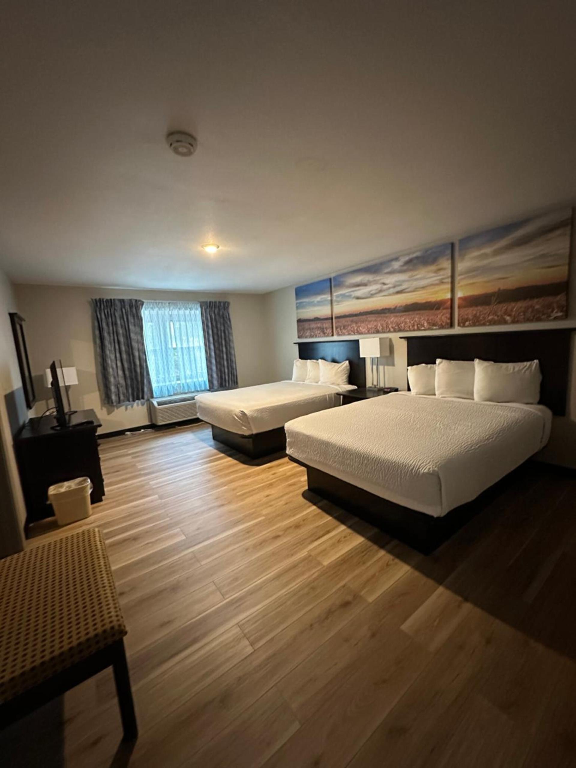 Days Inn and Suites by Wyndham Sikeston photo 54