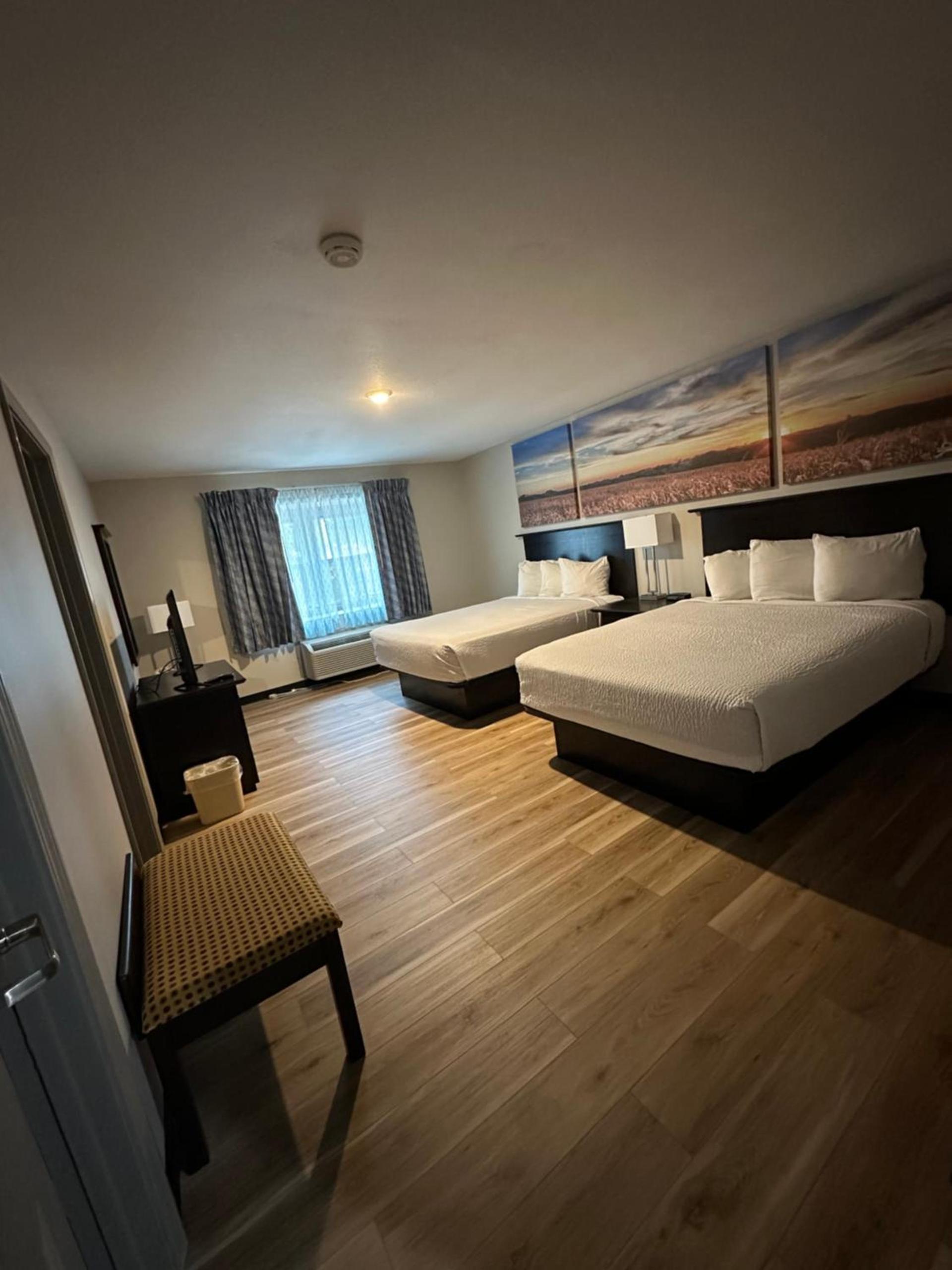 Days Inn and Suites by Wyndham Sikeston photo 51
