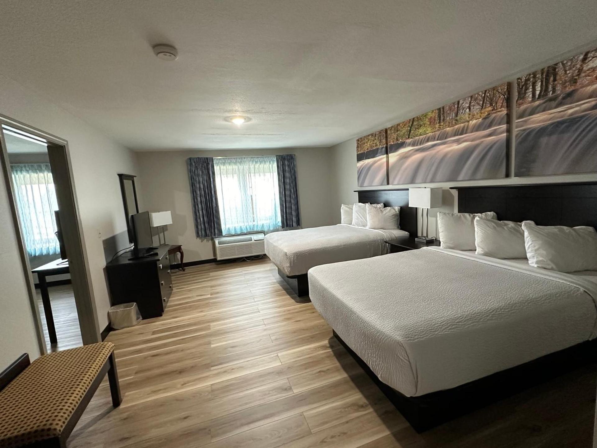 Days Inn and Suites by Wyndham Sikeston photo 46