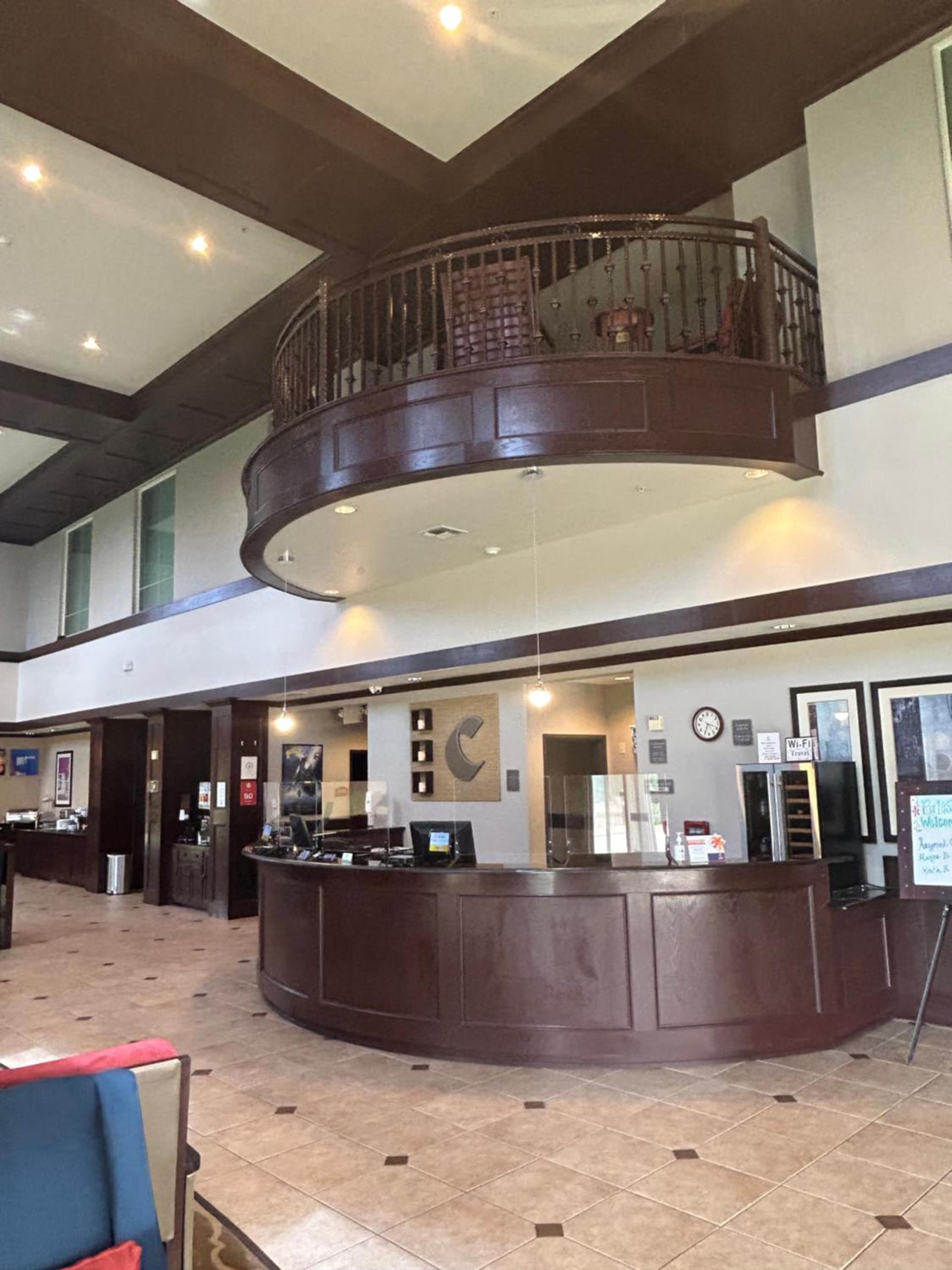 Comfort Suites Palestine photo 31