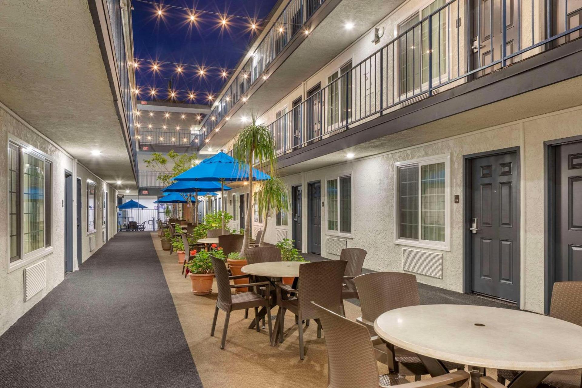 Comfort Inn Santa Monica - West Los Angeles photo 2