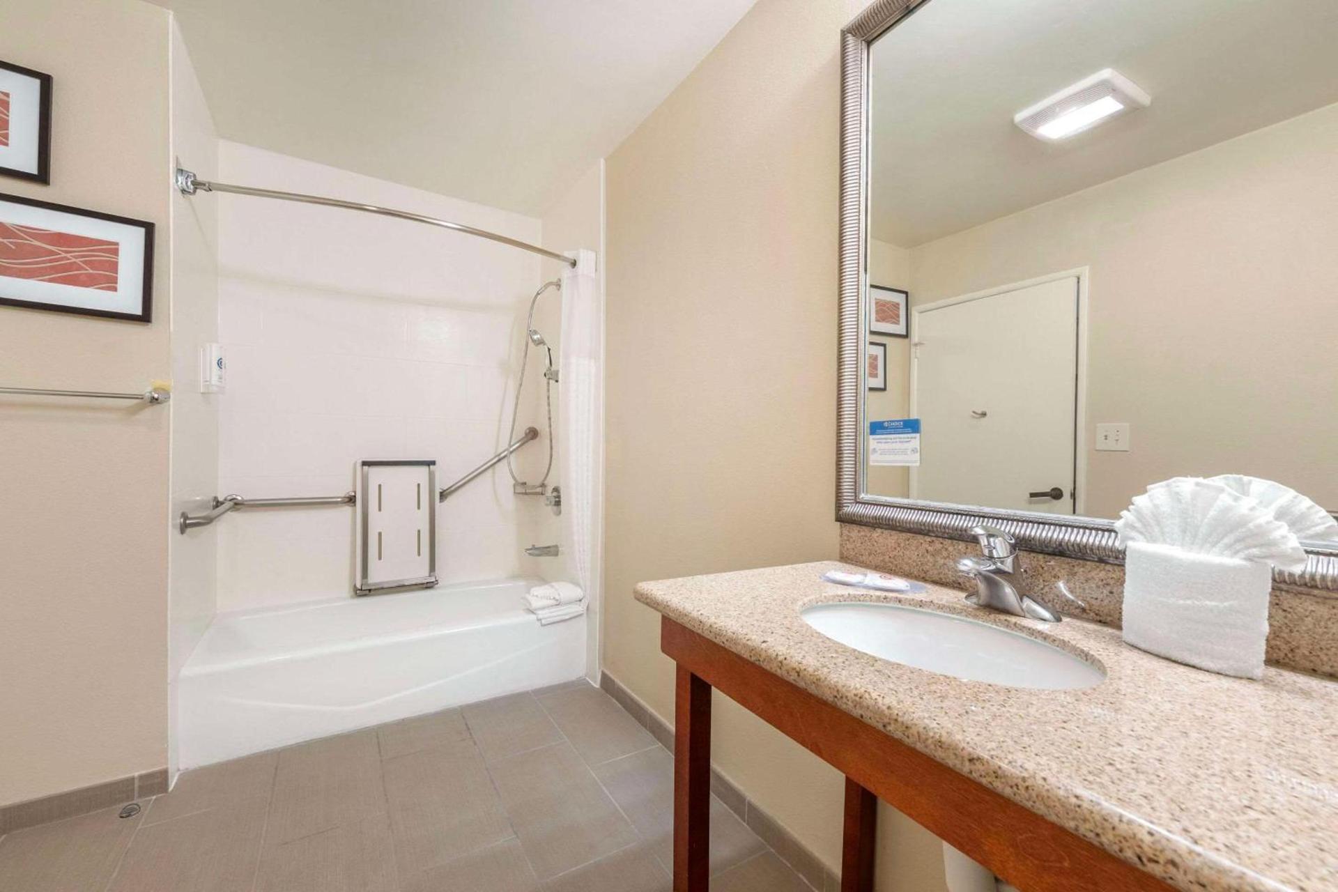 Comfort Inn Santa Monica - West Los Angeles photo 13