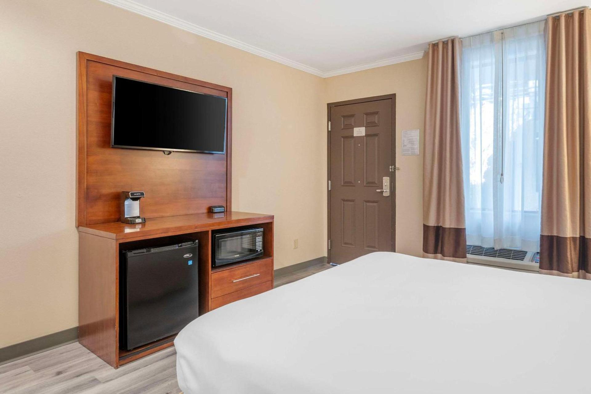 Comfort Inn Santa Monica - West Los Angeles photo 16