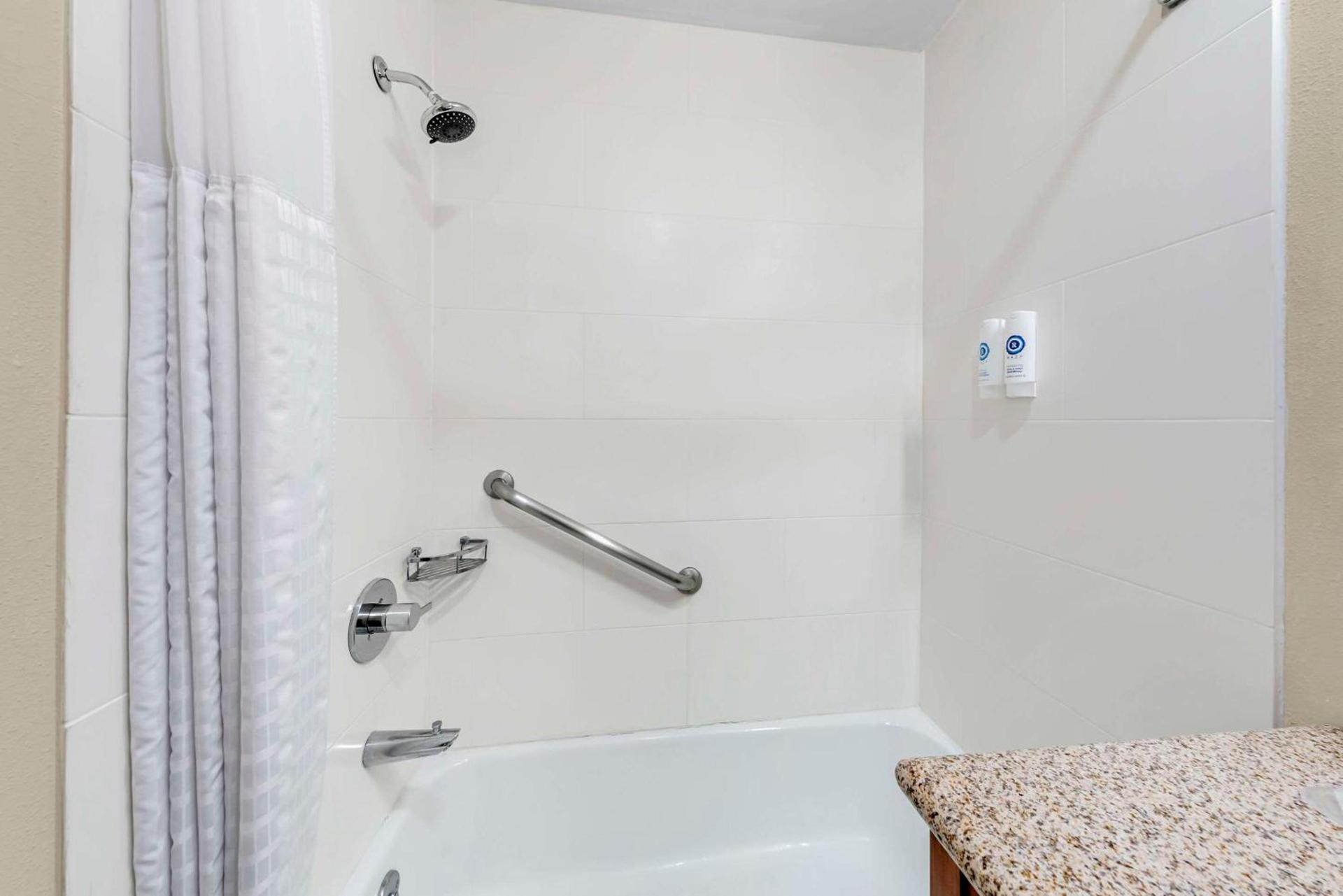 Comfort Inn Santa Monica - West Los Angeles photo 43