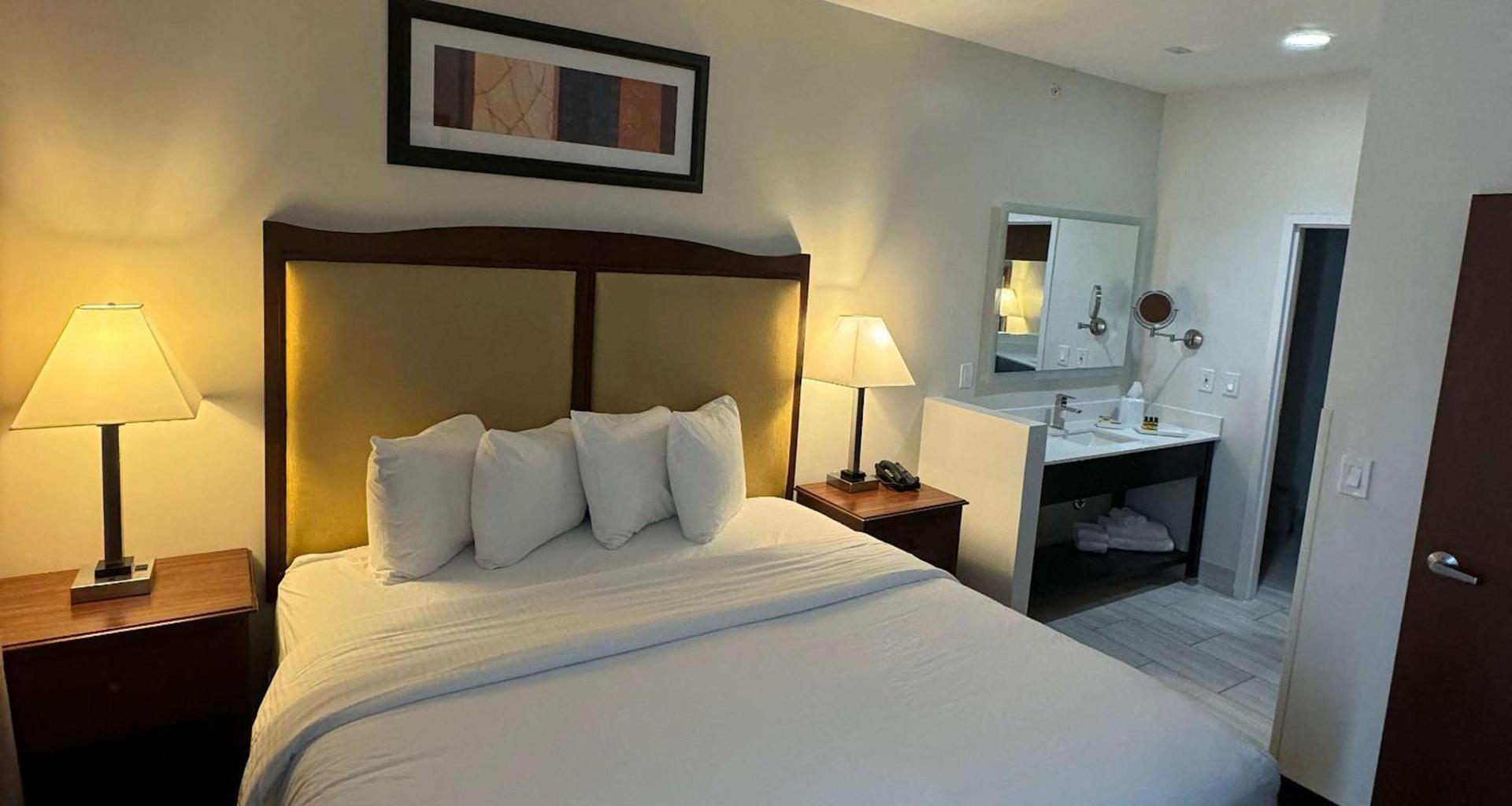 Best Western PLUS Hannaford Inn & Suites photo 15