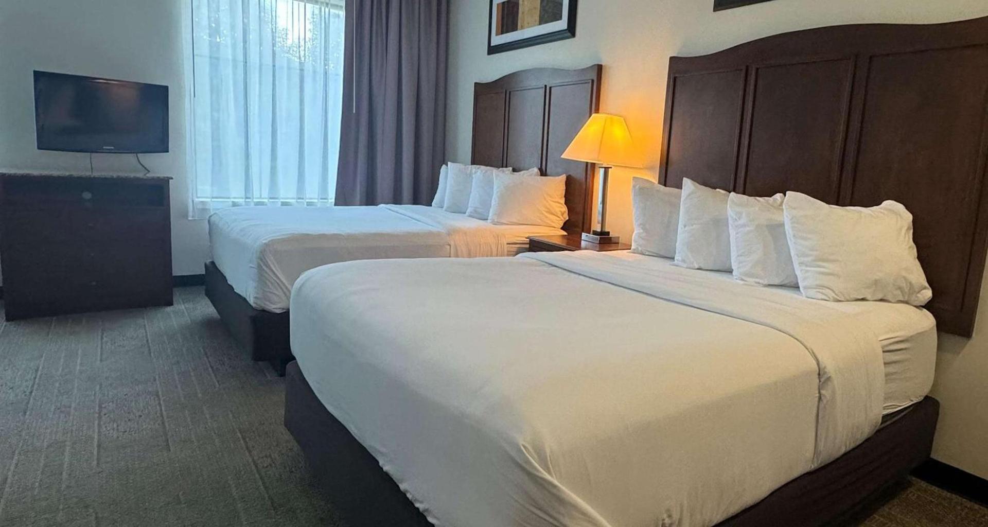 Best Western PLUS Hannaford Inn & Suites photo 17