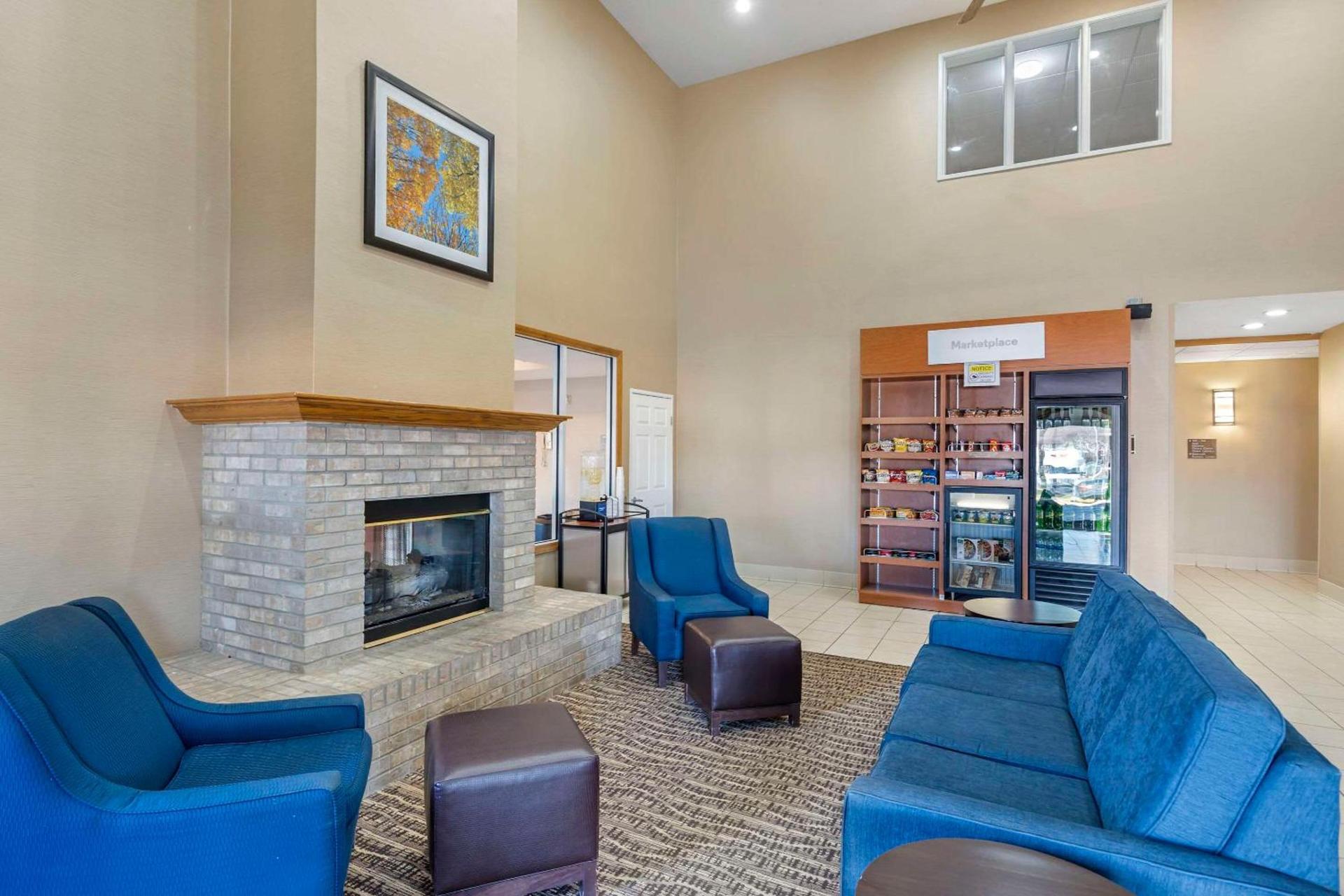Comfort Suites Normal University area photo 6