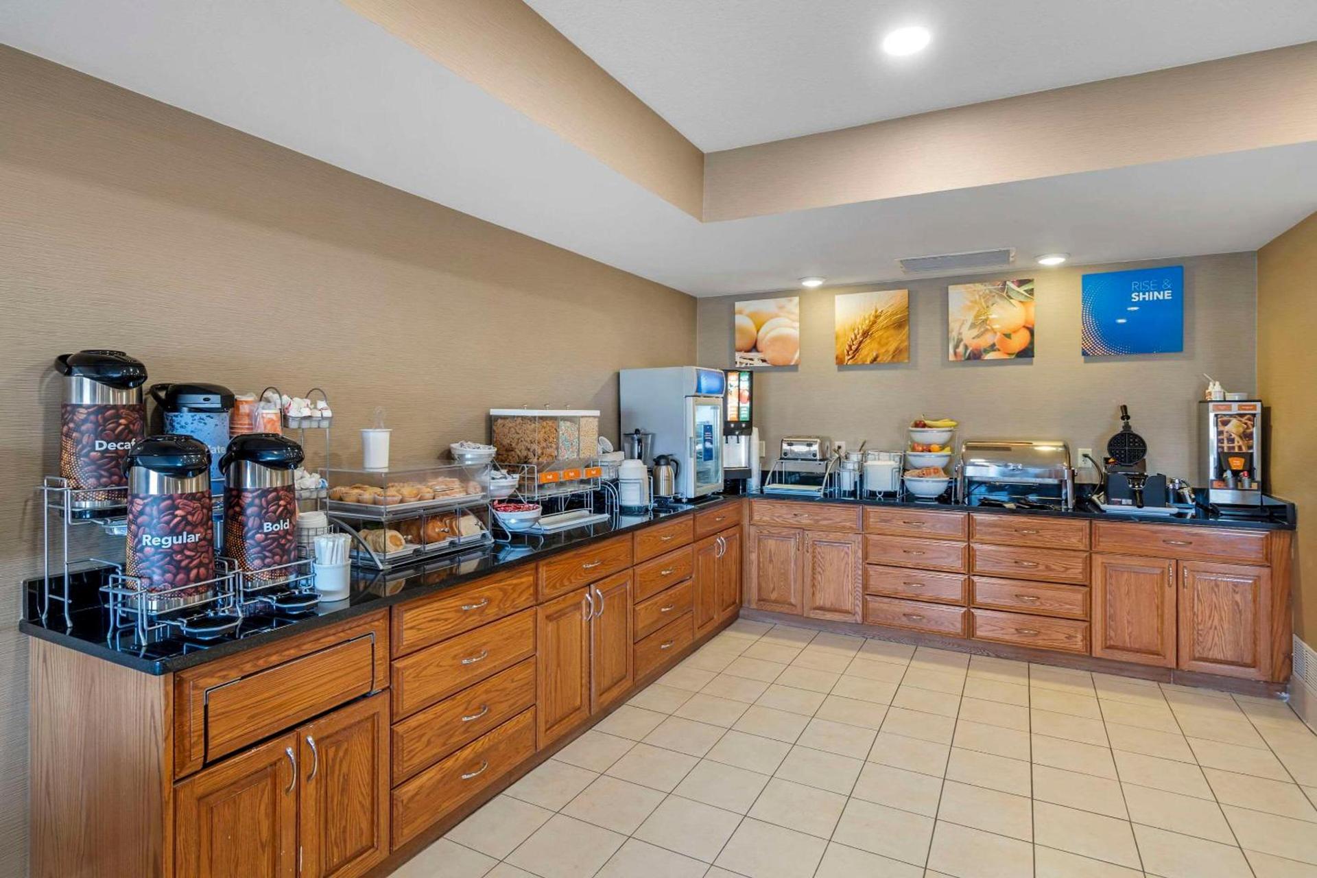 Comfort Suites Normal University area photo 24