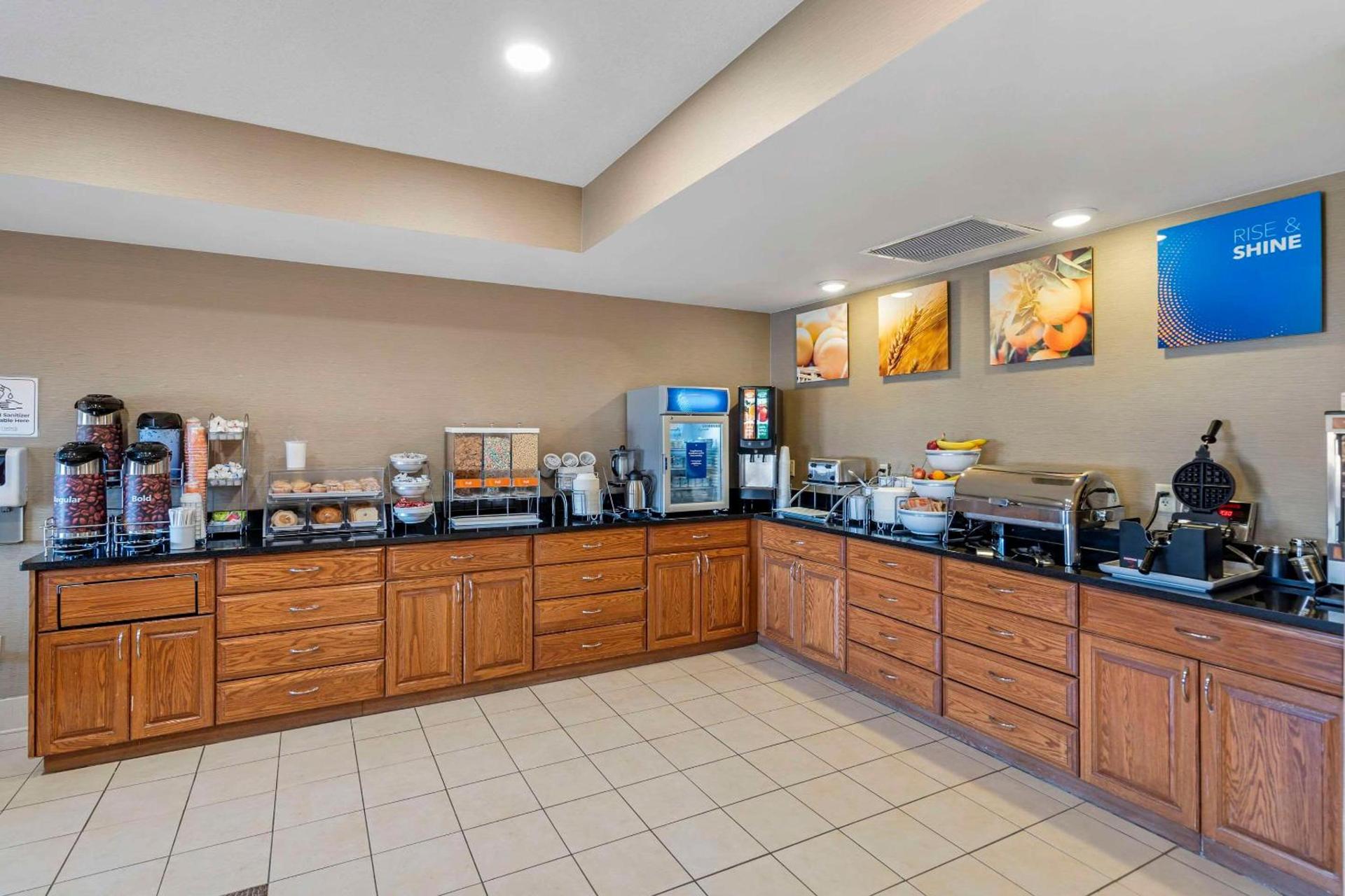 Comfort Suites Normal University area photo 23