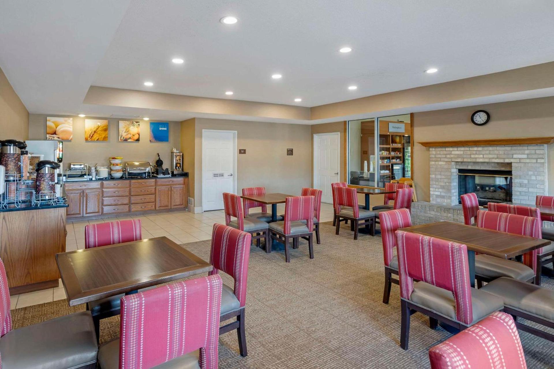 Comfort Suites Normal University area photo 25