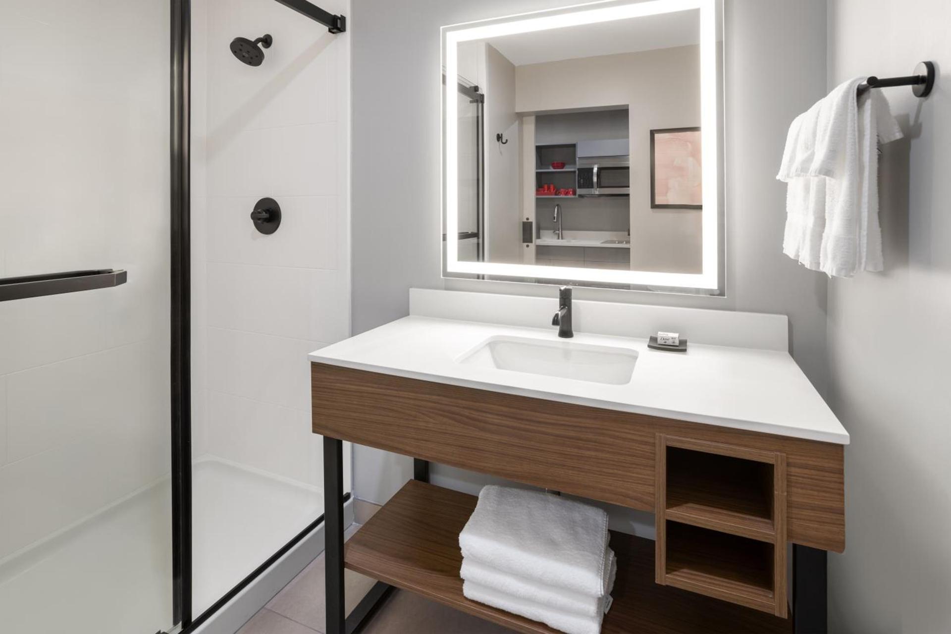 Hawthorn Extended Stay by Wyndham Williston Burlington photo 14