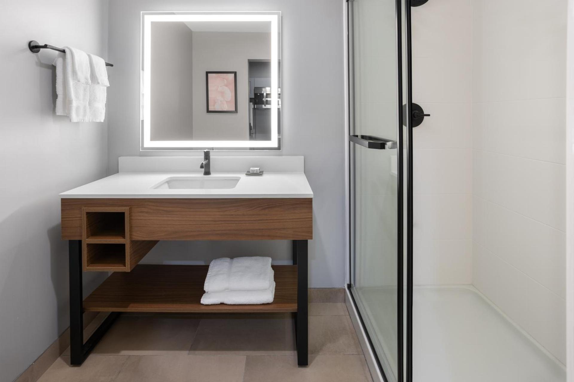 Hawthorn Extended Stay by Wyndham Williston Burlington photo 11