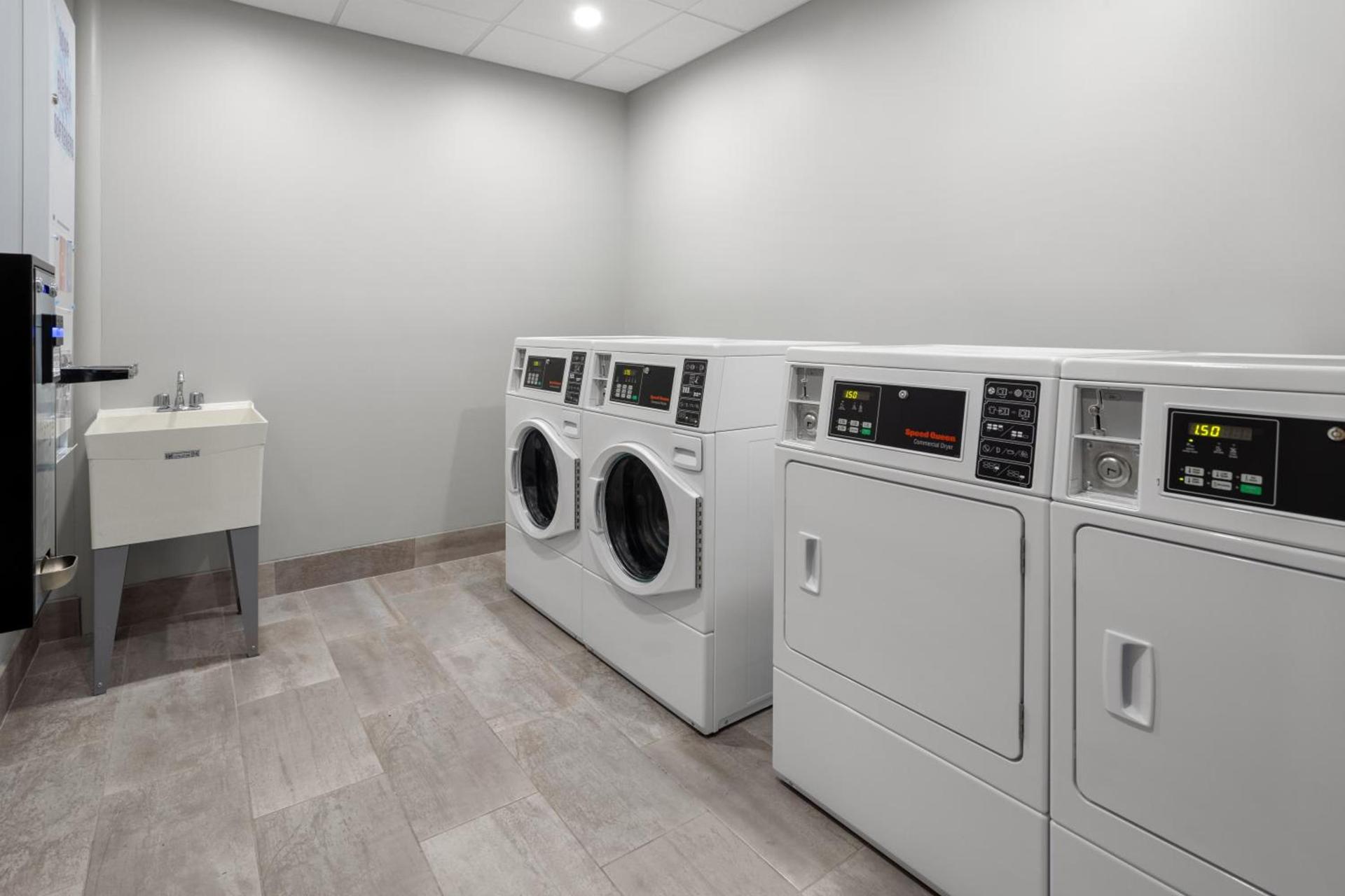Hawthorn Extended Stay by Wyndham Williston Burlington photo 26