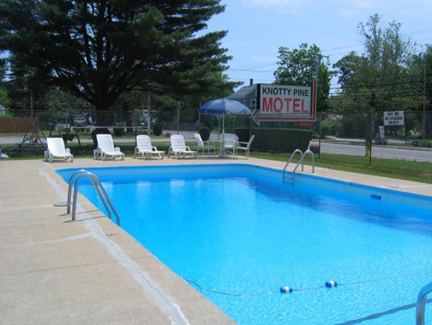 Knotty Pine Motel photo 22