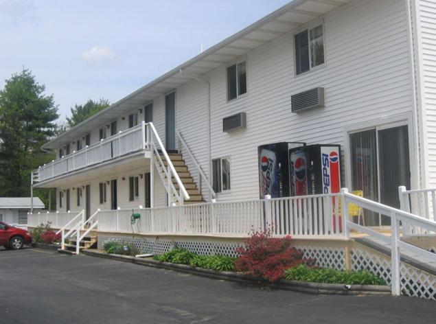 Knotty Pine Motel photo 1