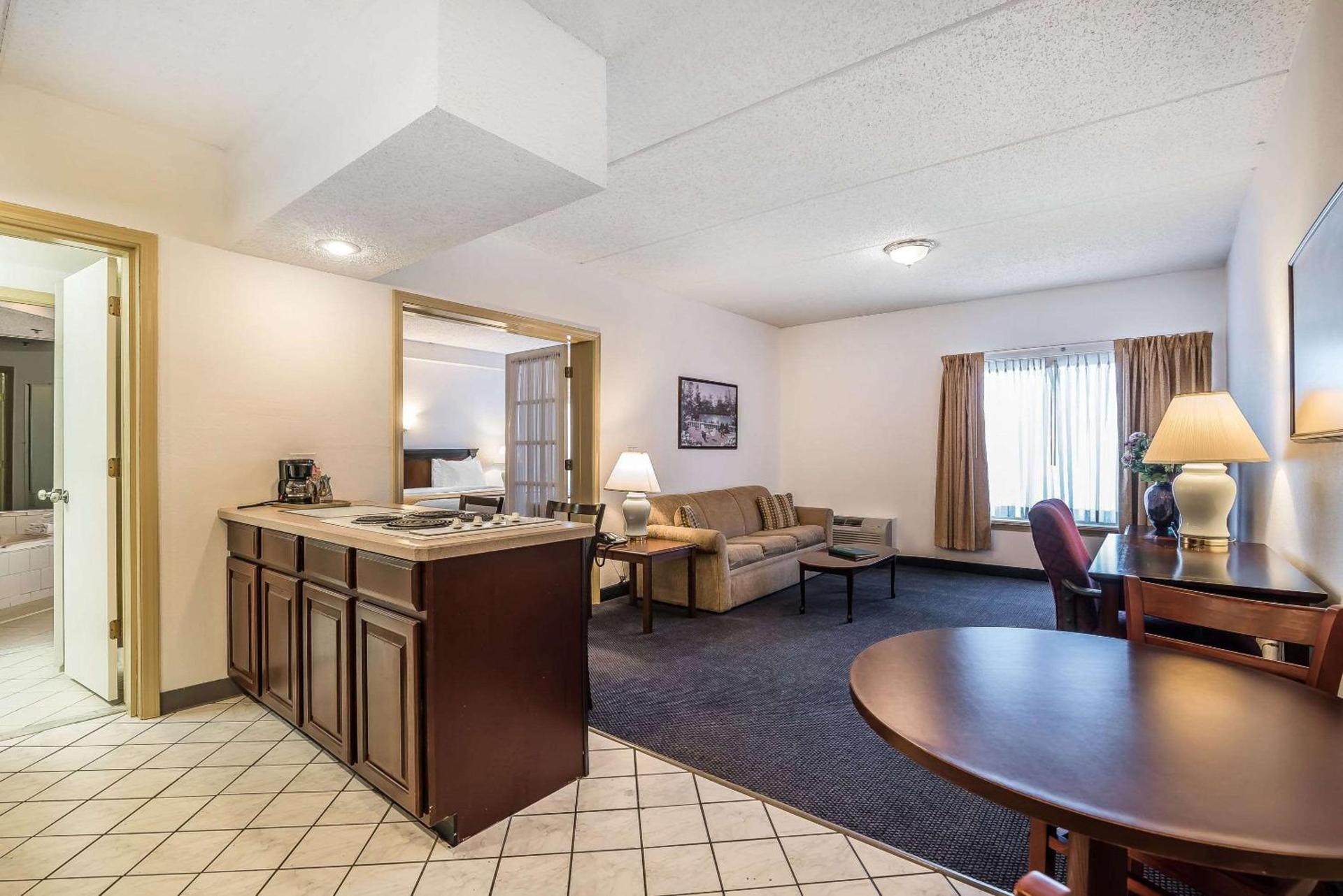 Quality Inn & Suites Albany Airport photo 21