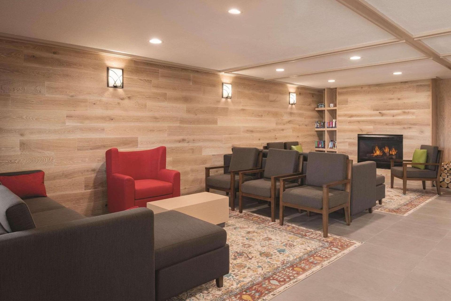 Country Inn & Suites by Radisson, Pella, IA photo 5