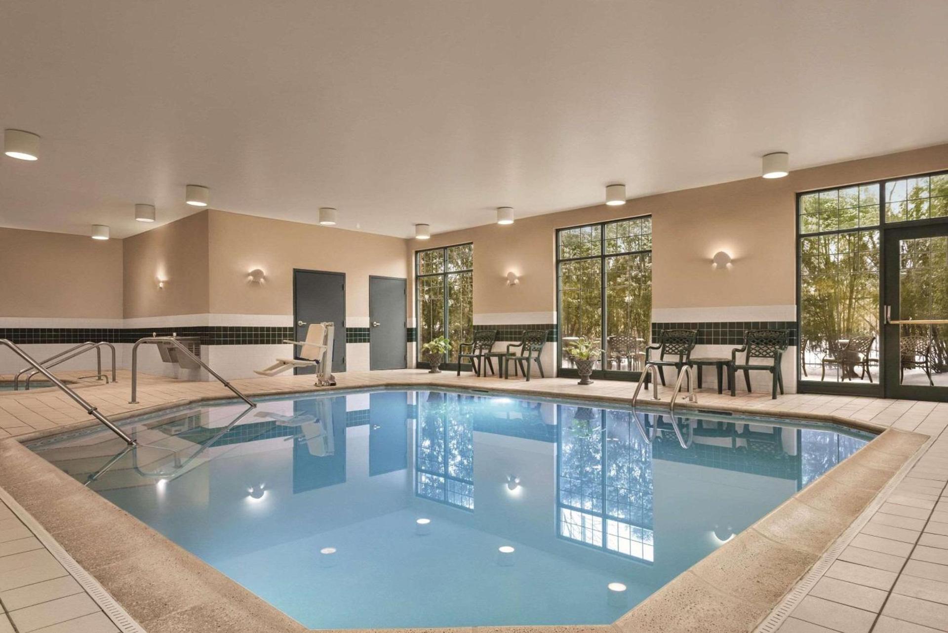 Country Inn & Suites by Radisson, Schaumburg, IL photo 19