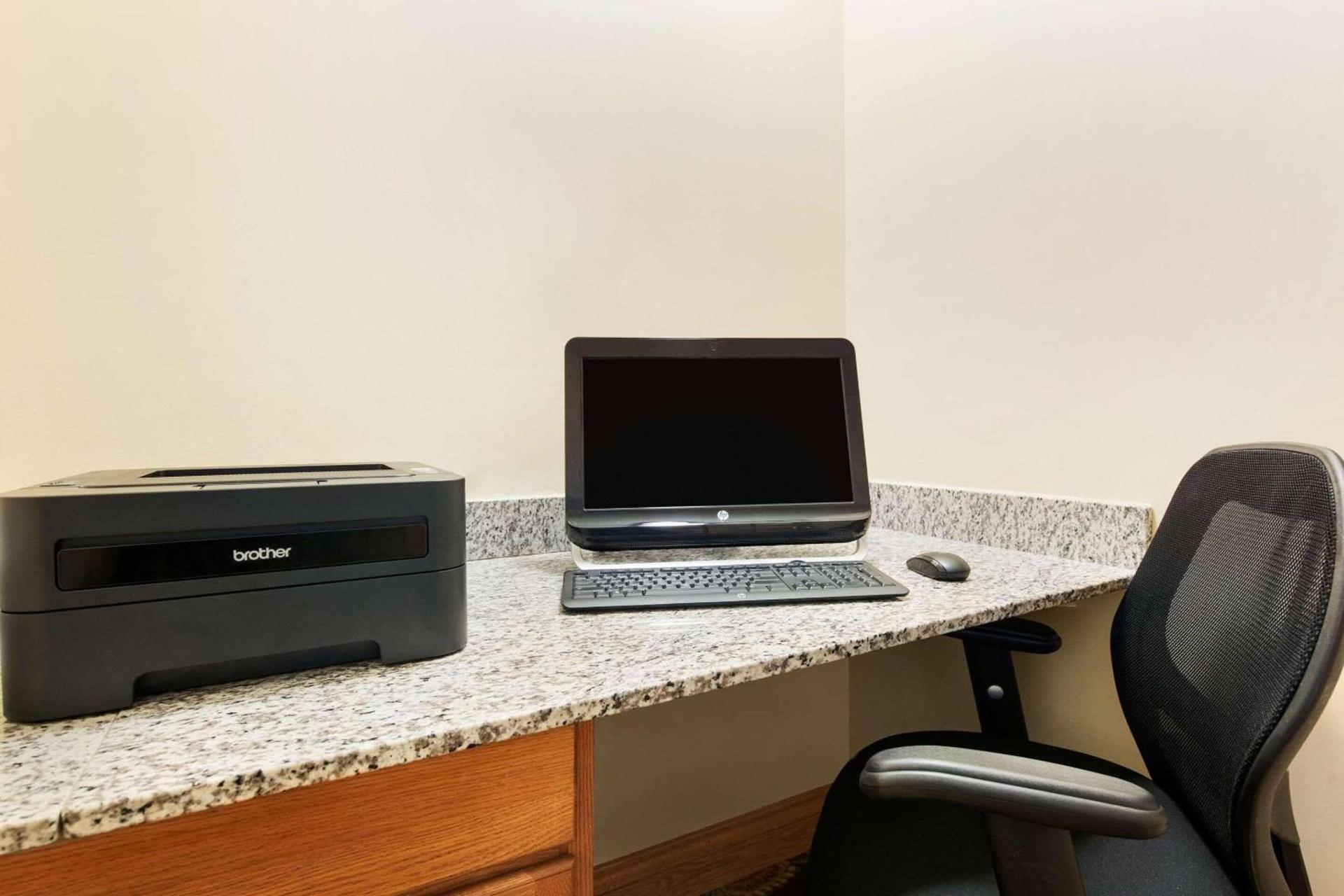 Country Inn & Suites by Radisson, Kalamazoo, MI photo 3