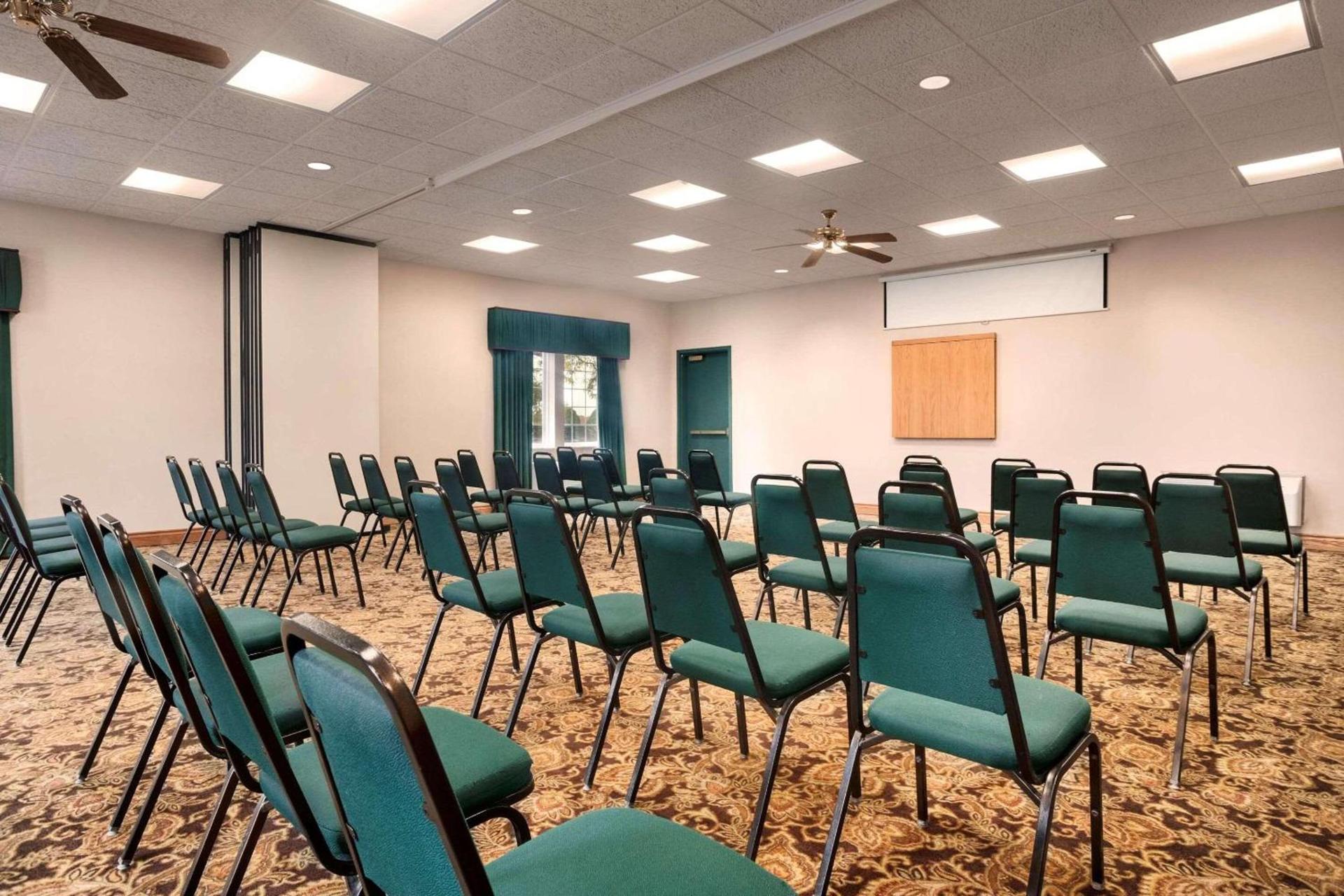 Country Inn & Suites by Radisson, Kalamazoo, MI photo 7