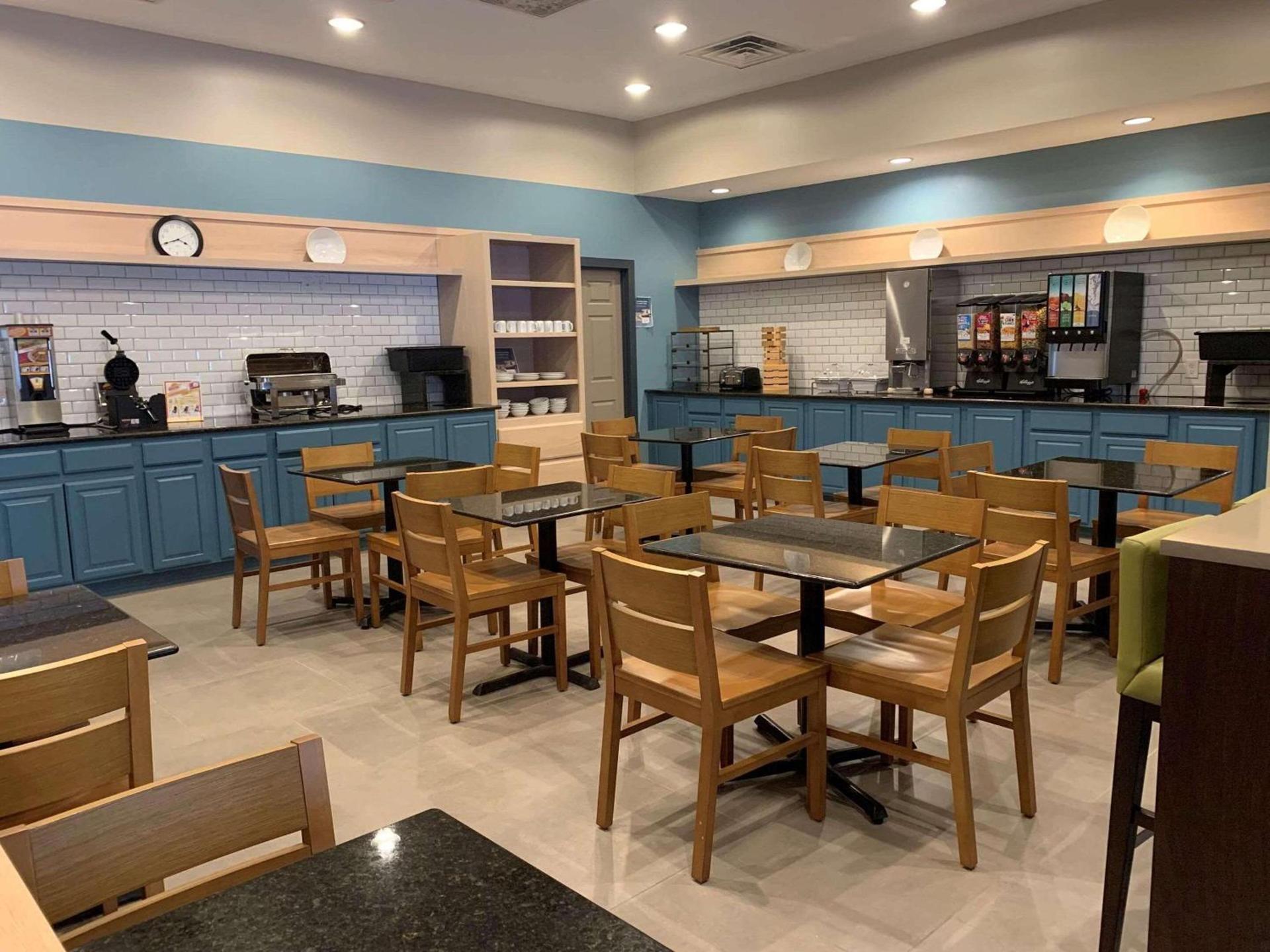 Country Inn & Suites by Radisson, Kalamazoo, MI photo 4