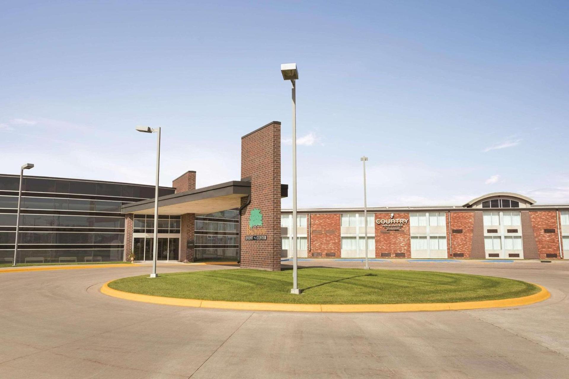 Country Inn & Suites by Radisson, Fergus Falls, MN — hotel in Fergus Falls