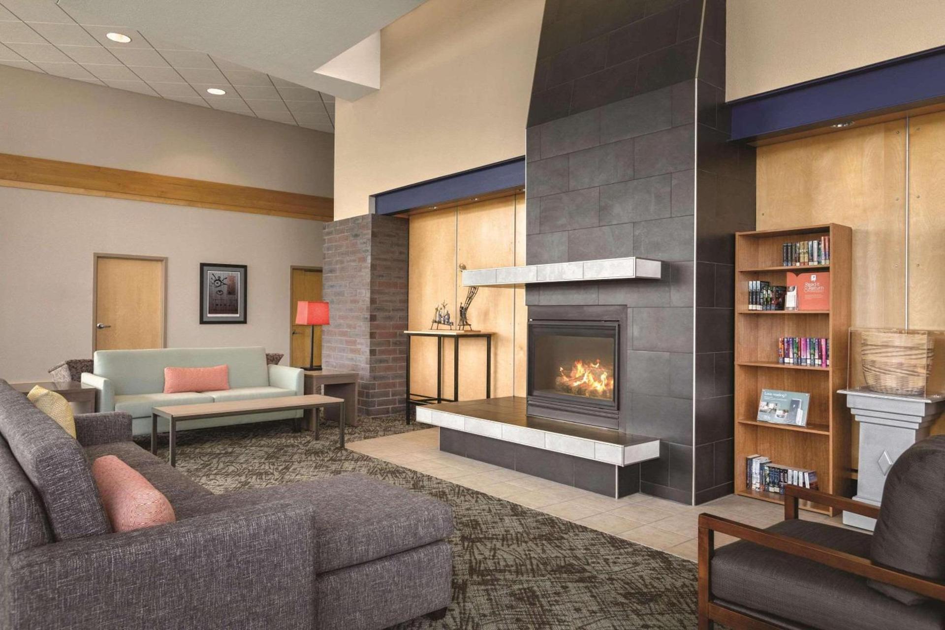 Country Inn & Suites by Radisson, Fergus Falls, MN photo 4