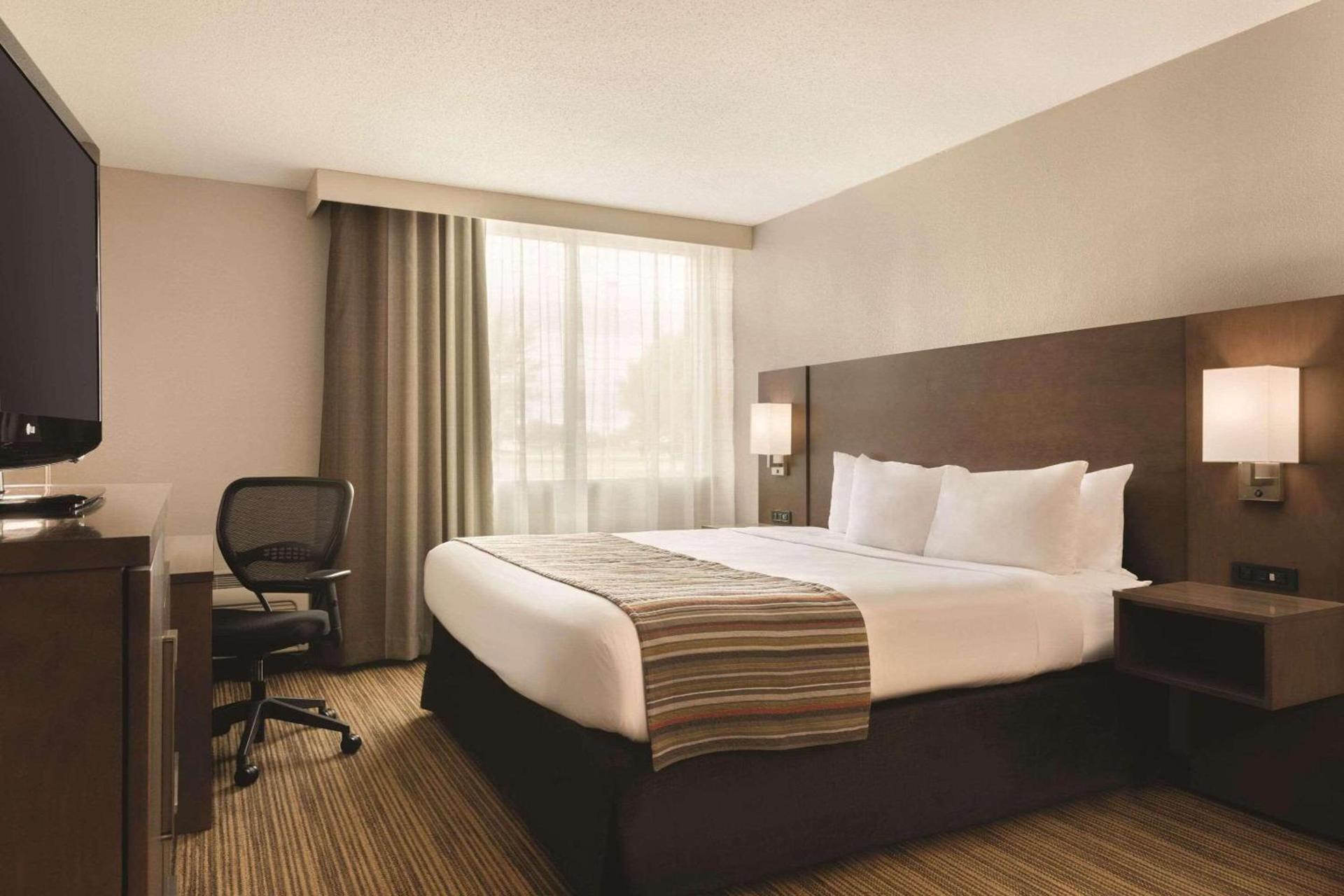 Country Inn & Suites by Radisson, Fergus Falls, MN photo 6