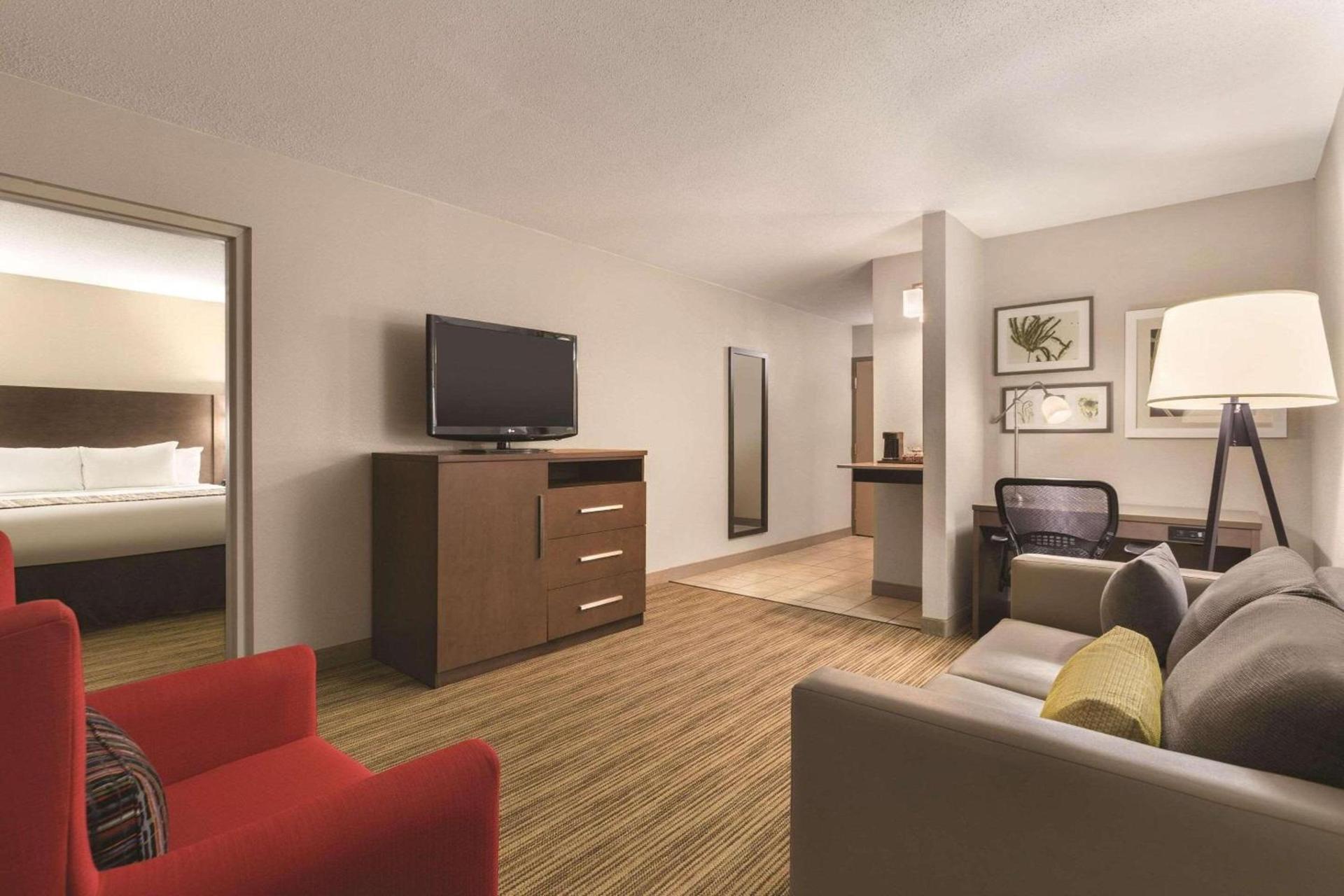 Country Inn & Suites by Radisson, Fergus Falls, MN photo 8