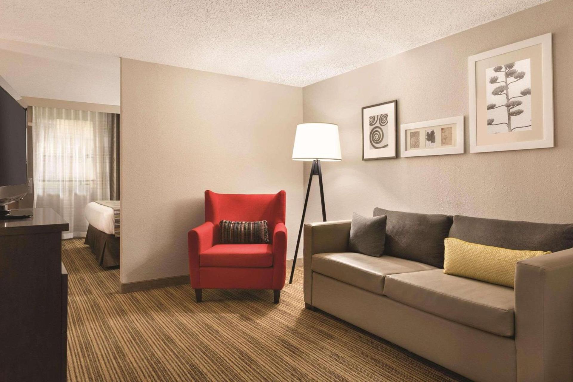 Country Inn & Suites by Radisson, Fergus Falls, MN photo 9